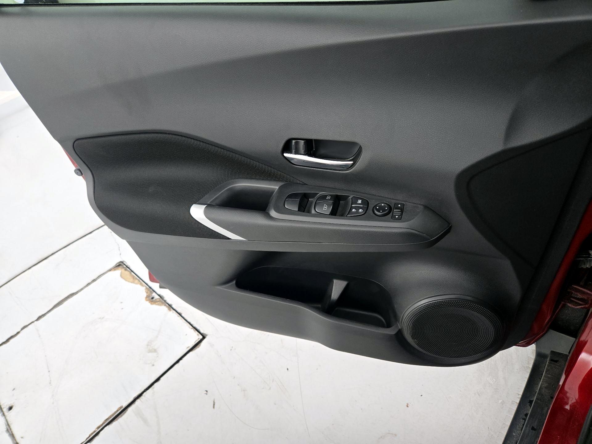 Thumbnail: 2021 Nissan Kicks - 12