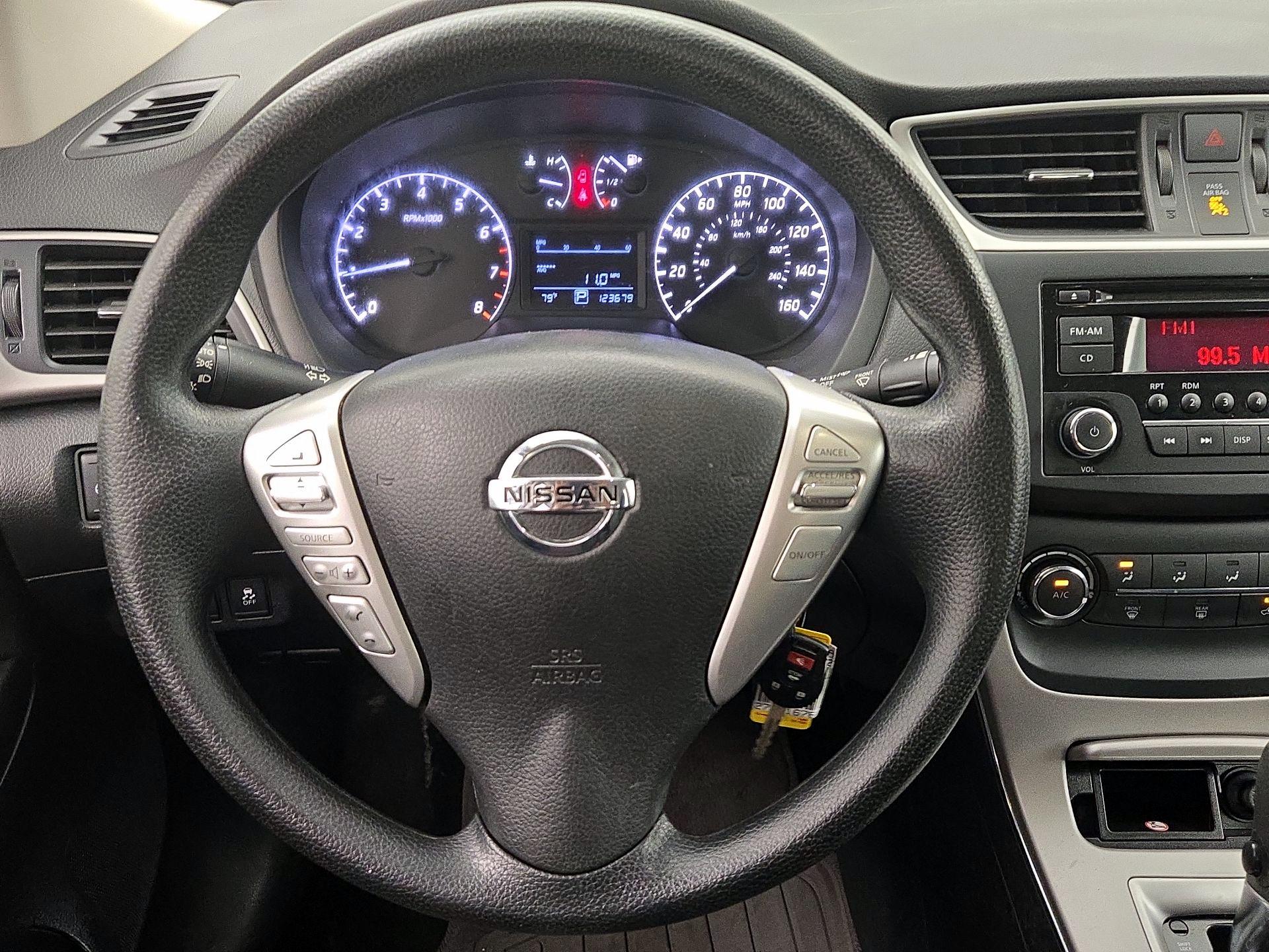 Thumbnail: 2015 Nissan Sentra - 10