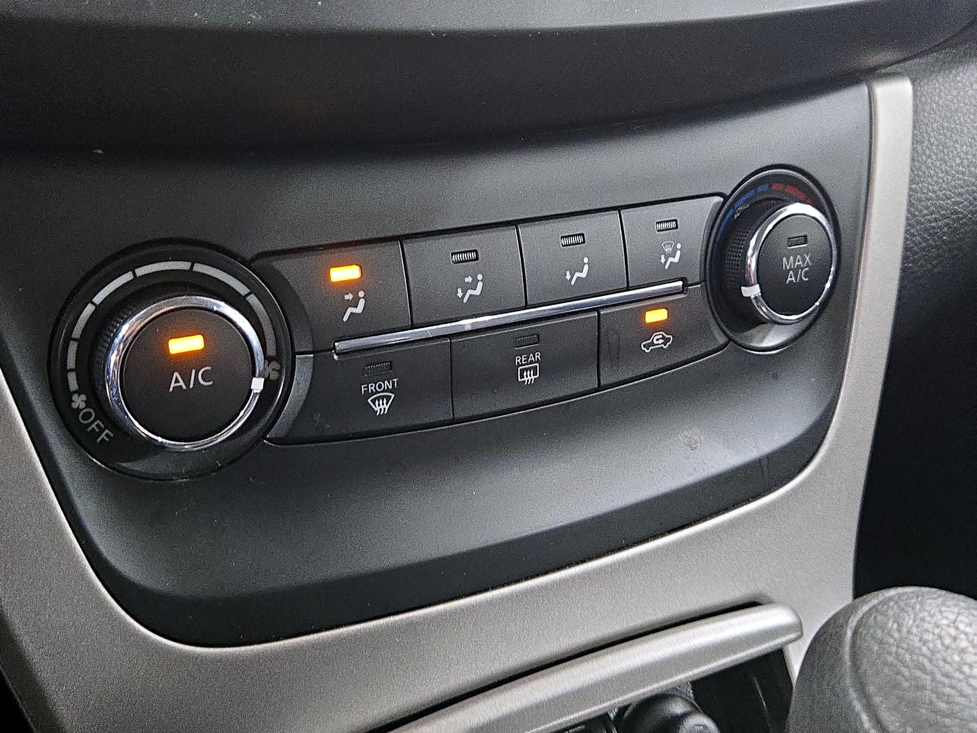 Thumbnail: 2015 Nissan Sentra - 15