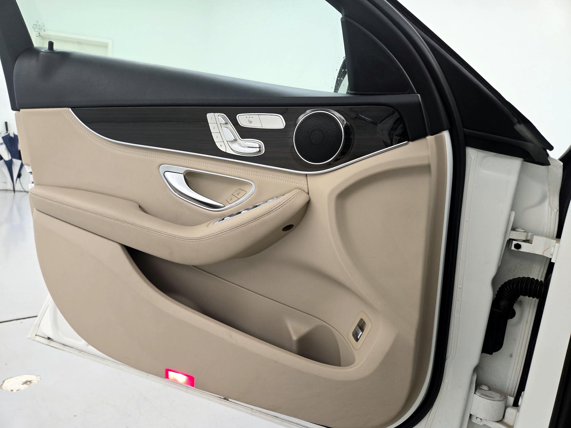 Thumbnail: 2015 Mercedes-Benz C-Class - 12