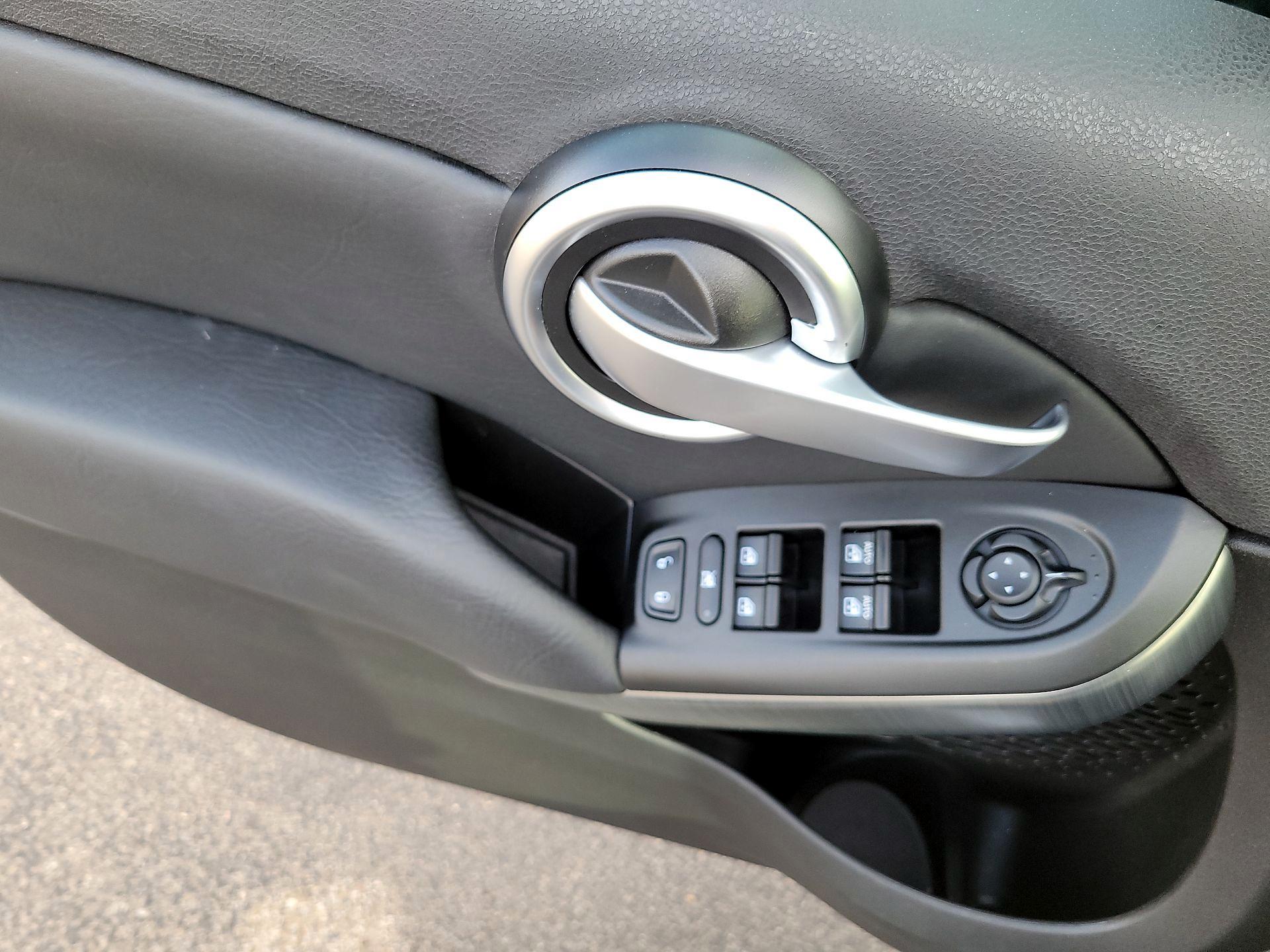 Thumbnail: 2017 Fiat 500X - 10