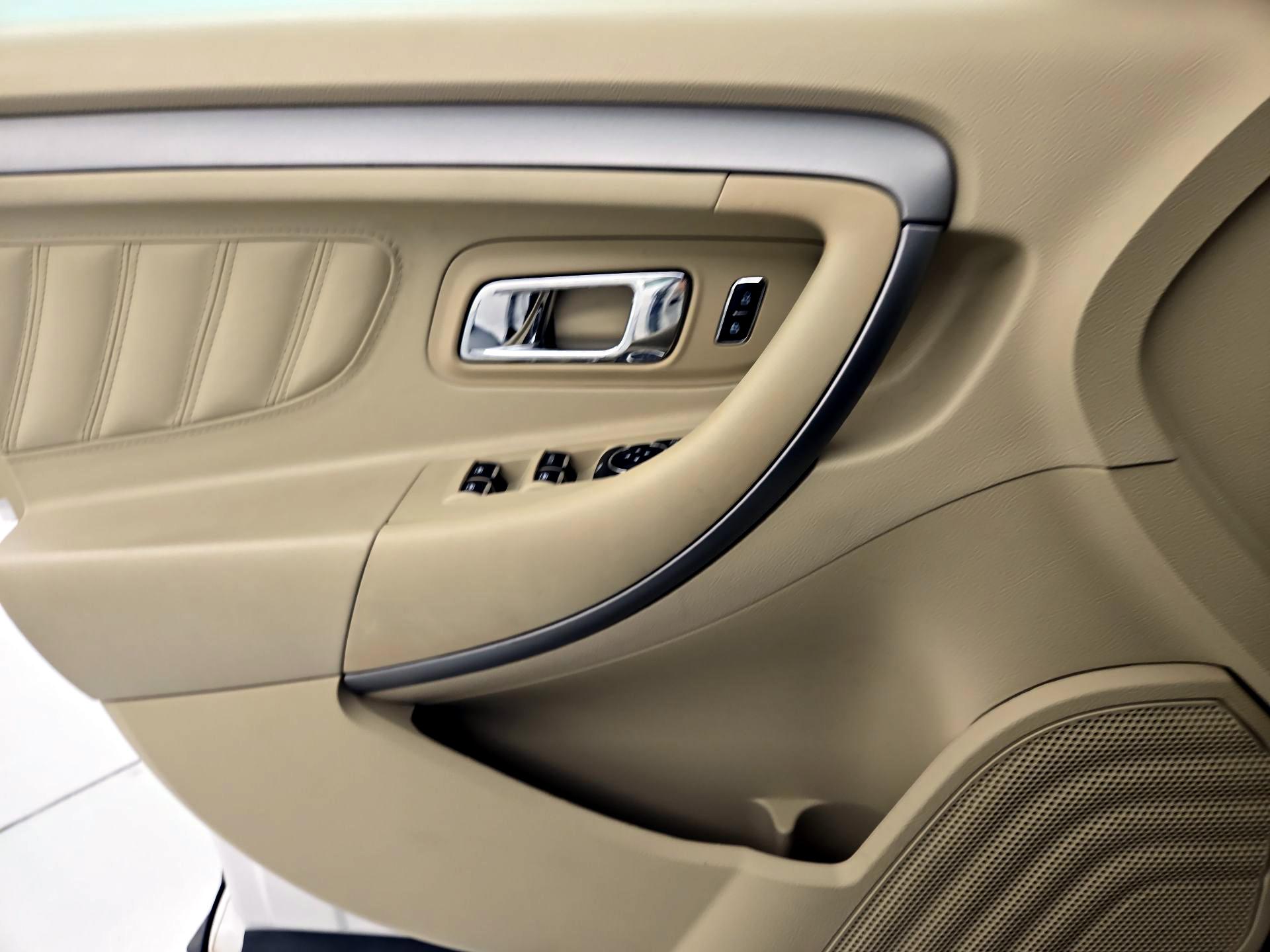 Thumbnail: 2015 Ford Taurus - 12