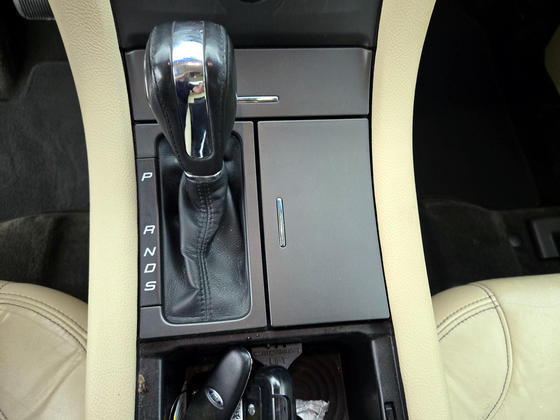 Thumbnail: 2015 Ford Taurus - 17
