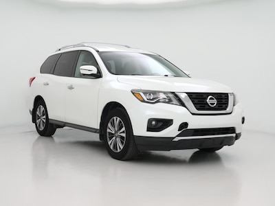 White 2017 Nissan Pathfinder SL