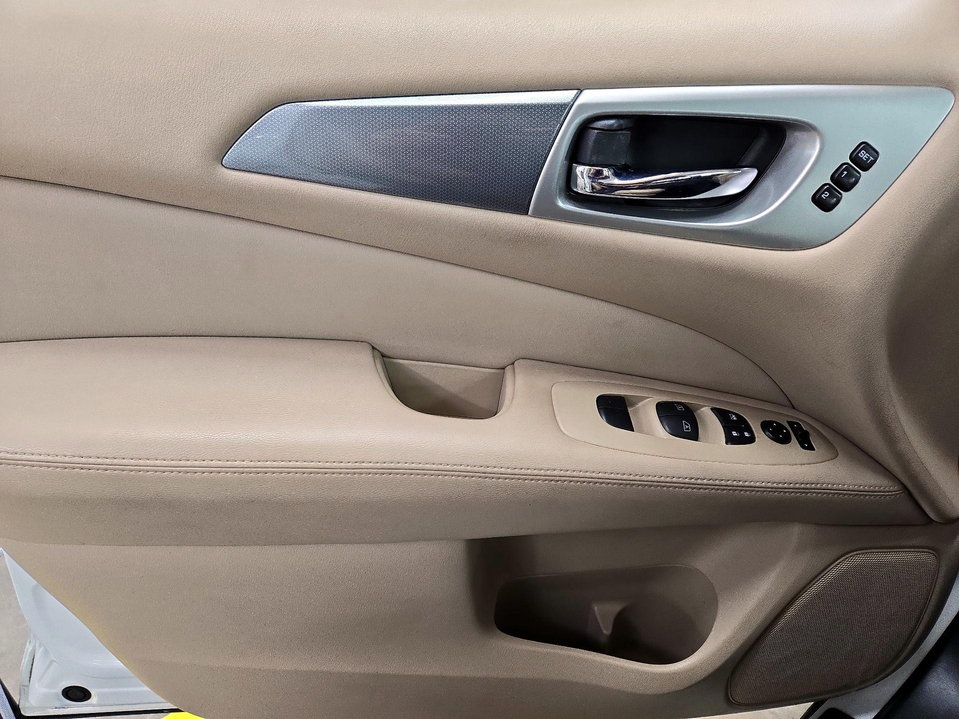 Thumbnail: 2017 Nissan Pathfinder - 12