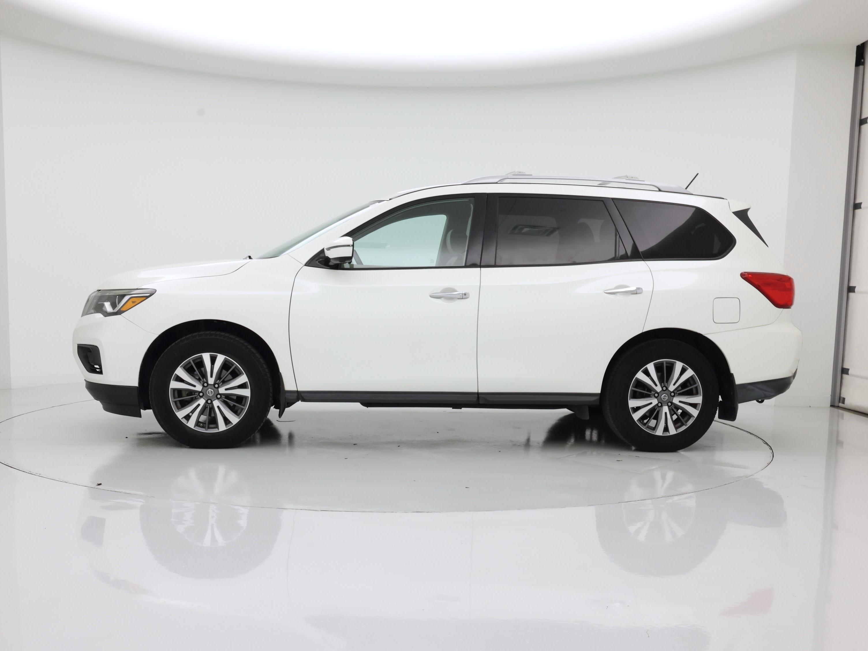 Thumbnail: 2017 Nissan Pathfinder - 3