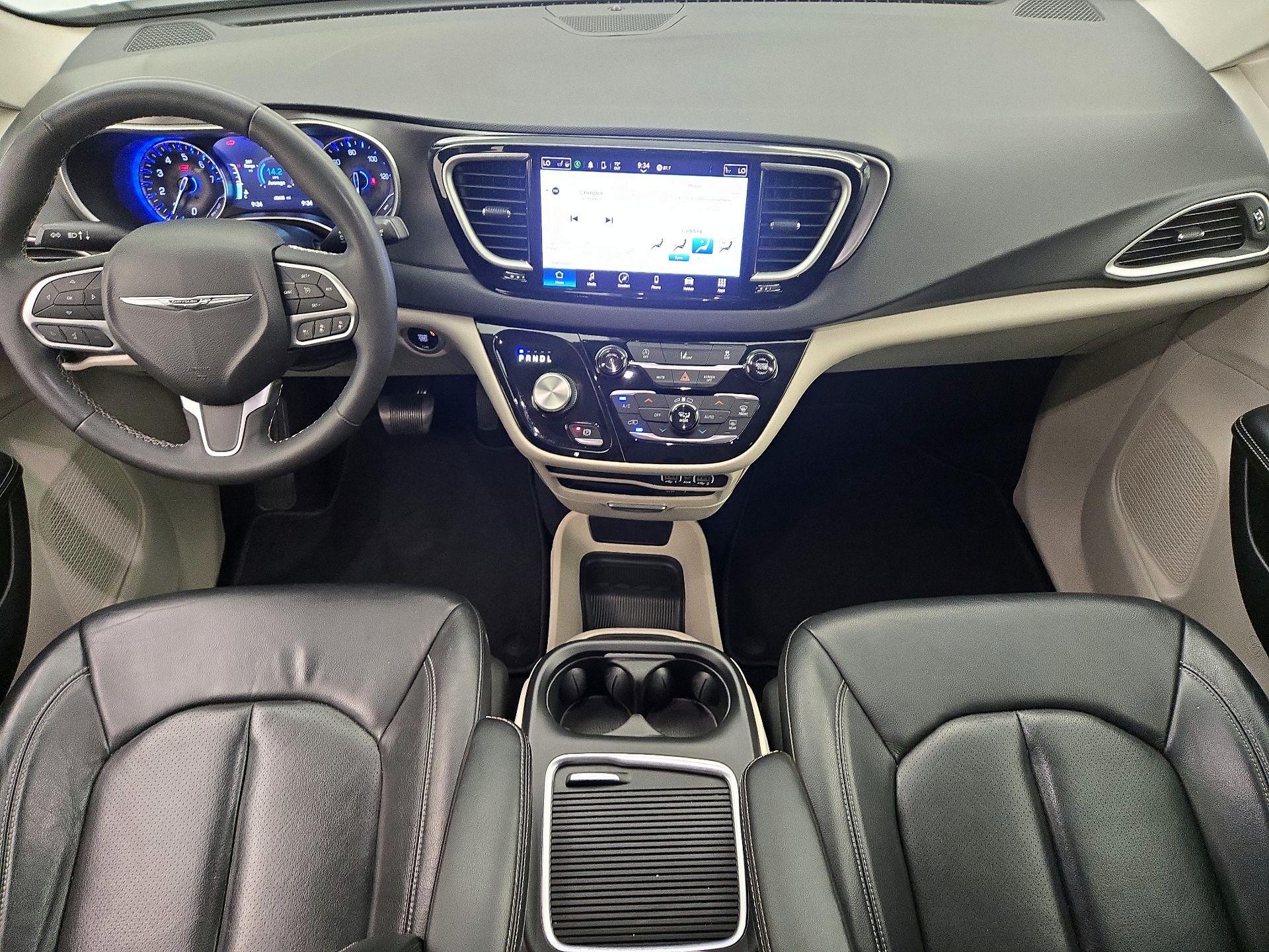 Thumbnail: 2022 Chrysler Pacifica - 9