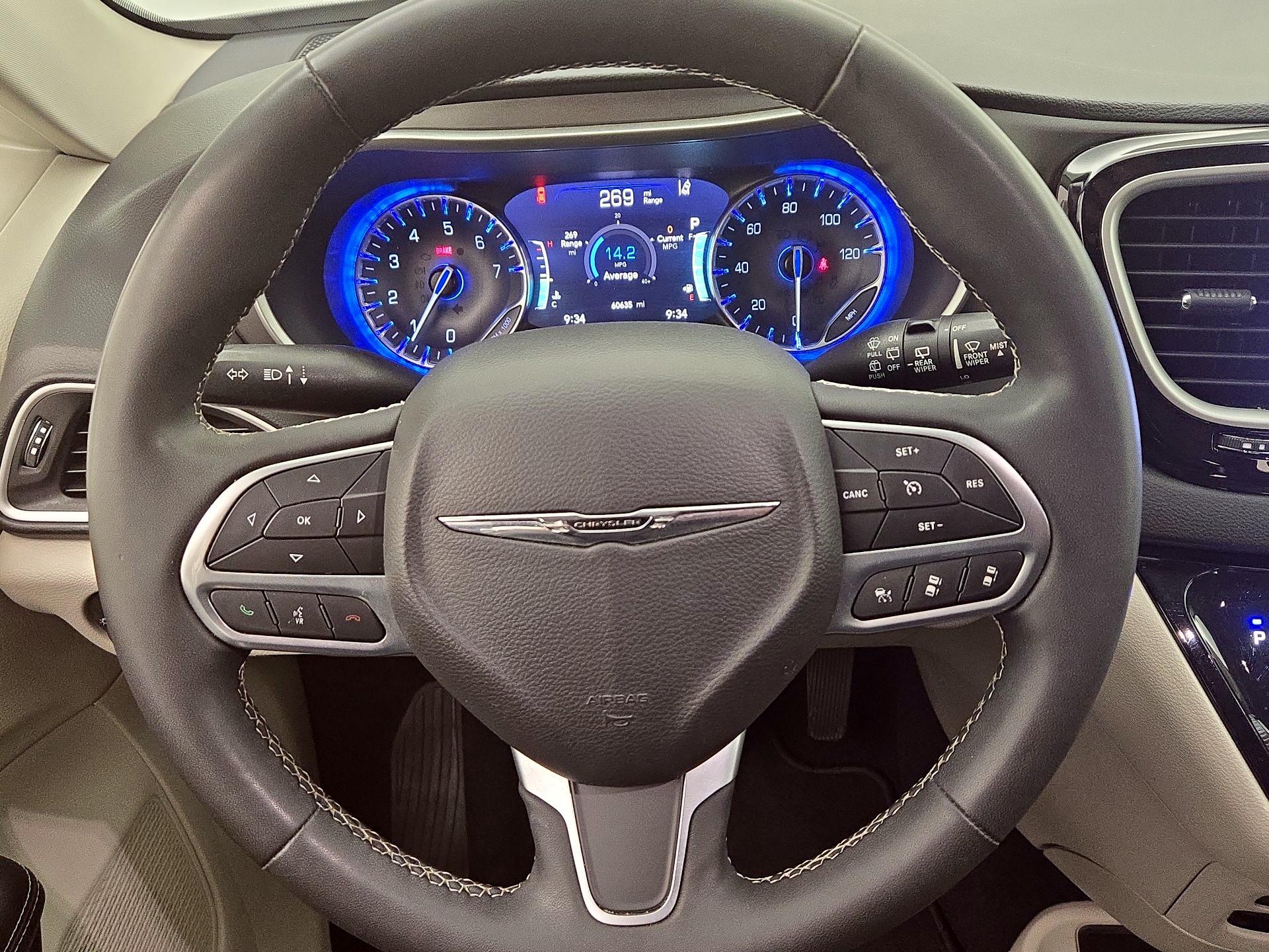 Thumbnail: 2022 Chrysler Pacifica - 10