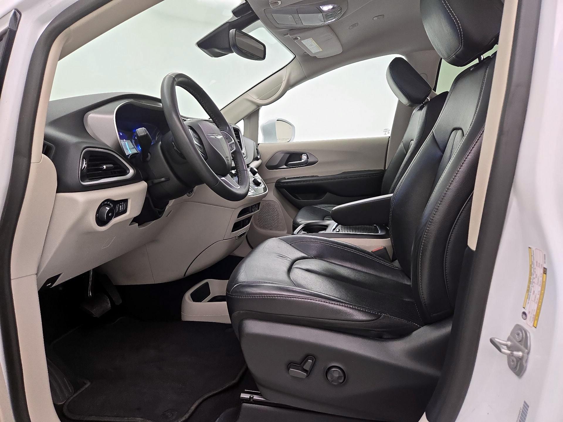 Thumbnail: 2022 Chrysler Pacifica - 11