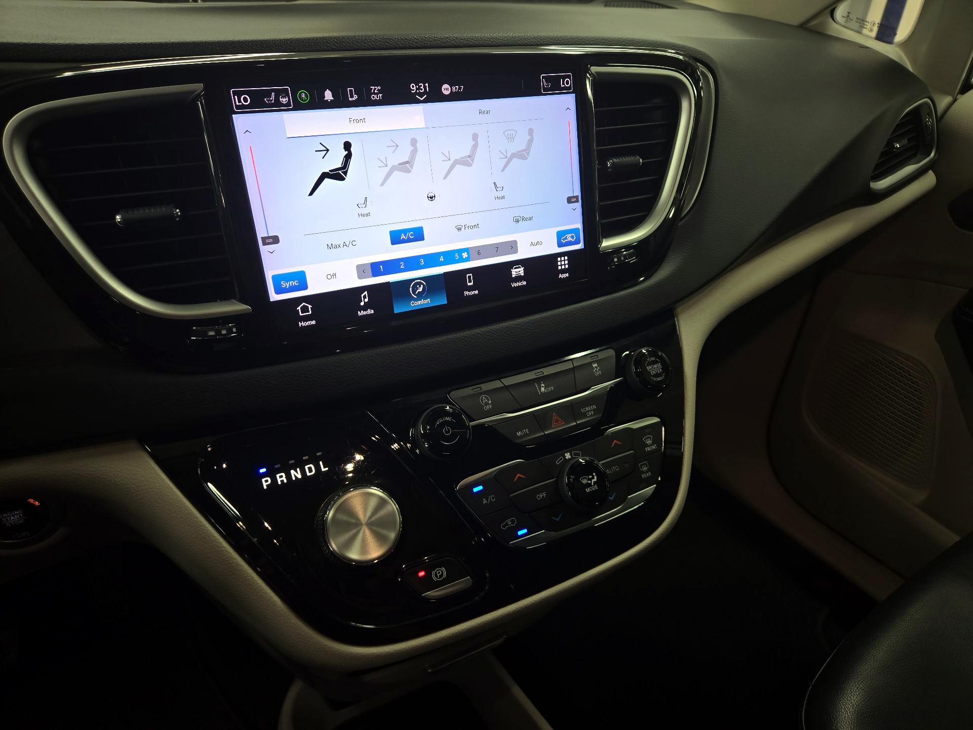 Thumbnail: 2022 Chrysler Pacifica - 16