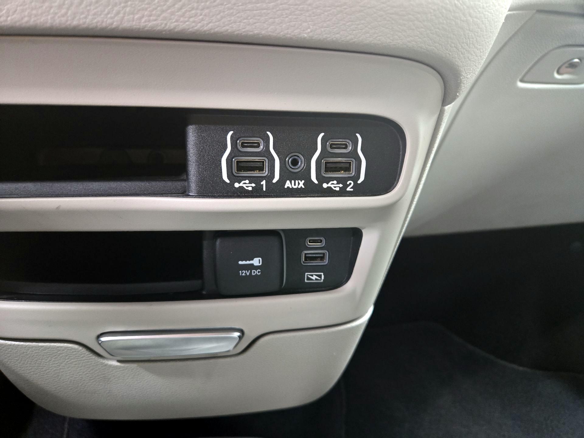 Thumbnail: 2022 Chrysler Pacifica - 18