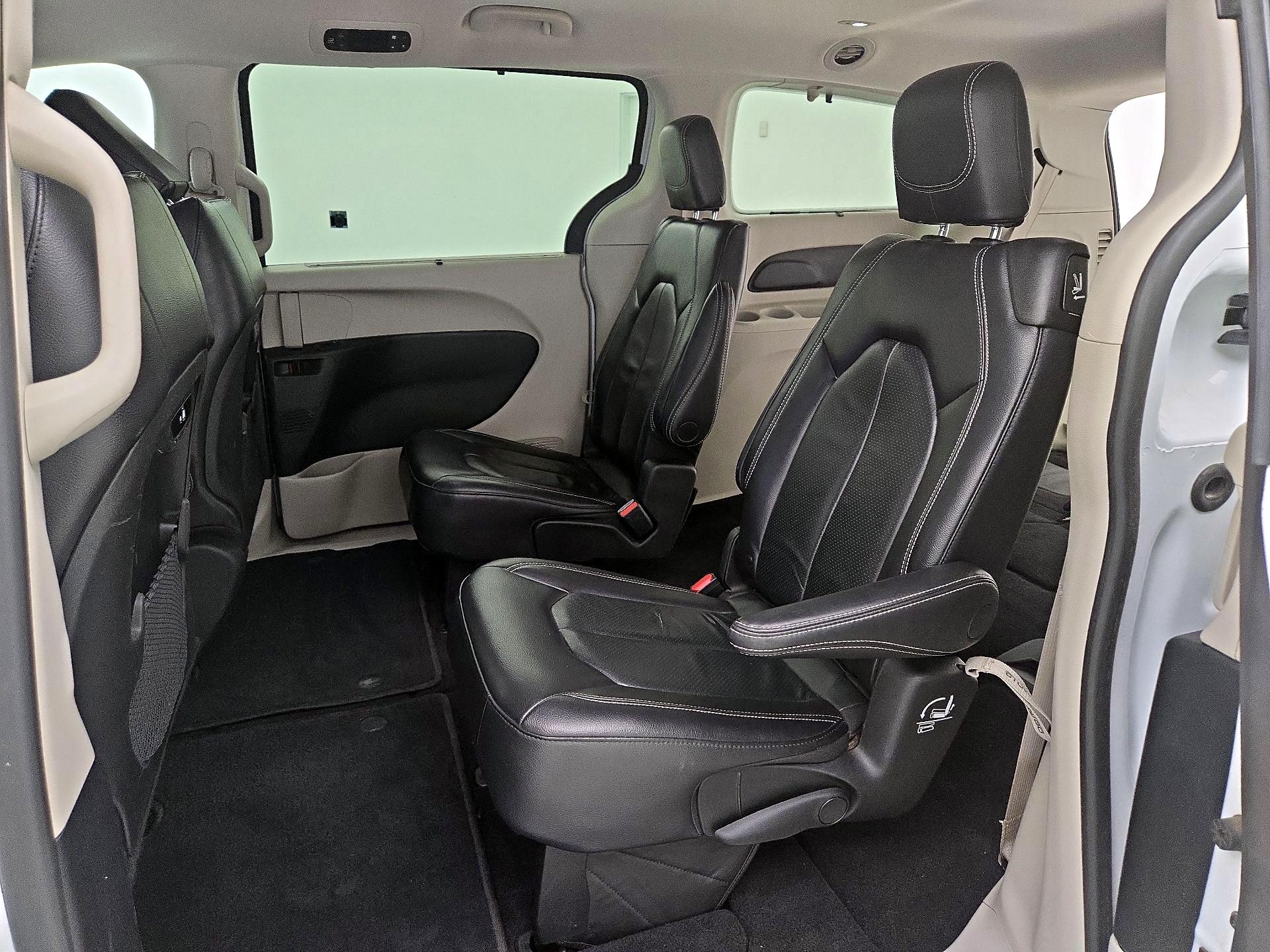 Thumbnail: 2022 Chrysler Pacifica - 19