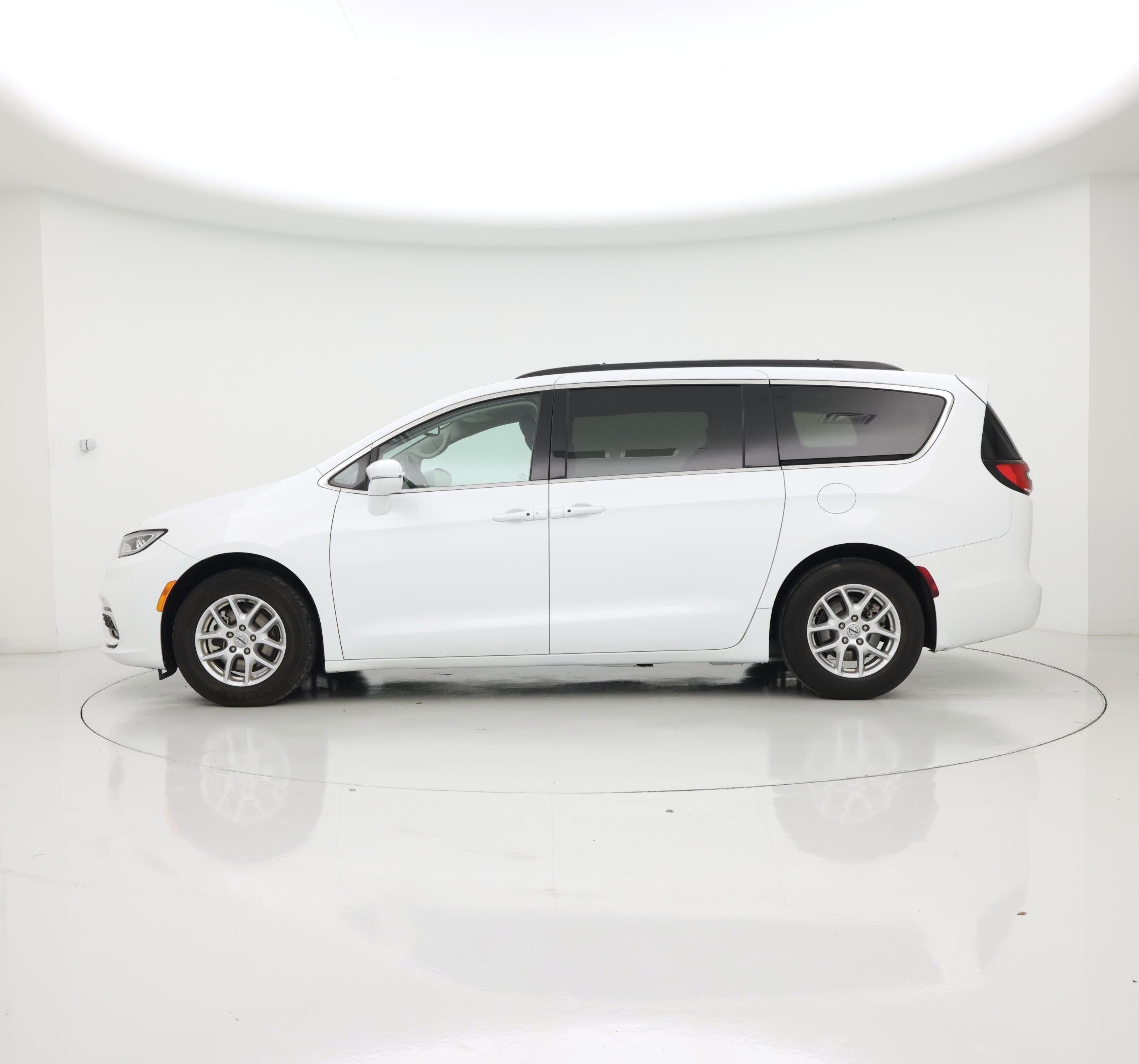 Thumbnail: 2022 Chrysler Pacifica - 3