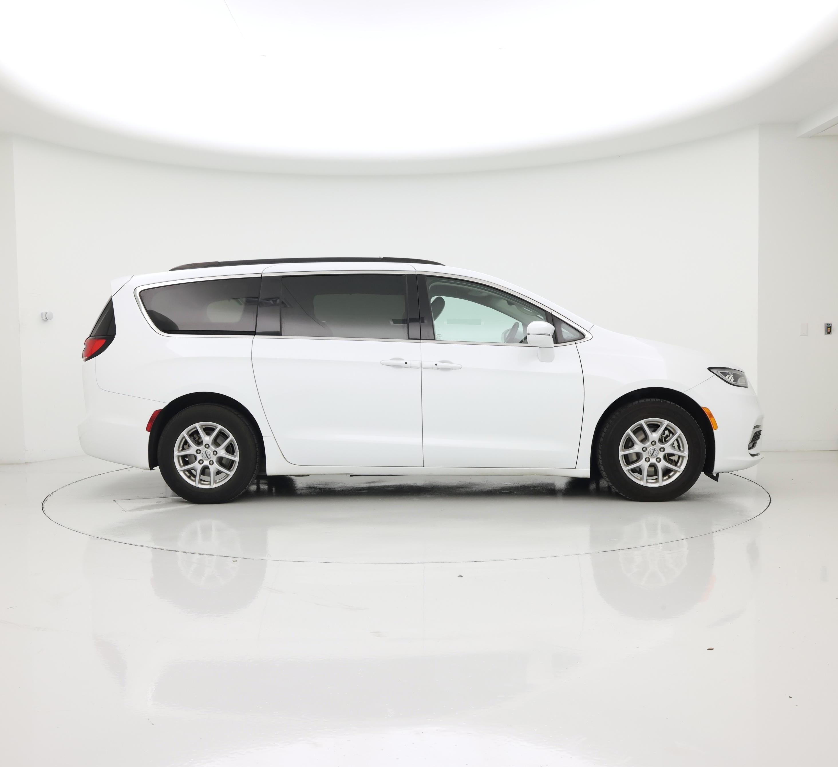 Thumbnail: 2022 Chrysler Pacifica - 7