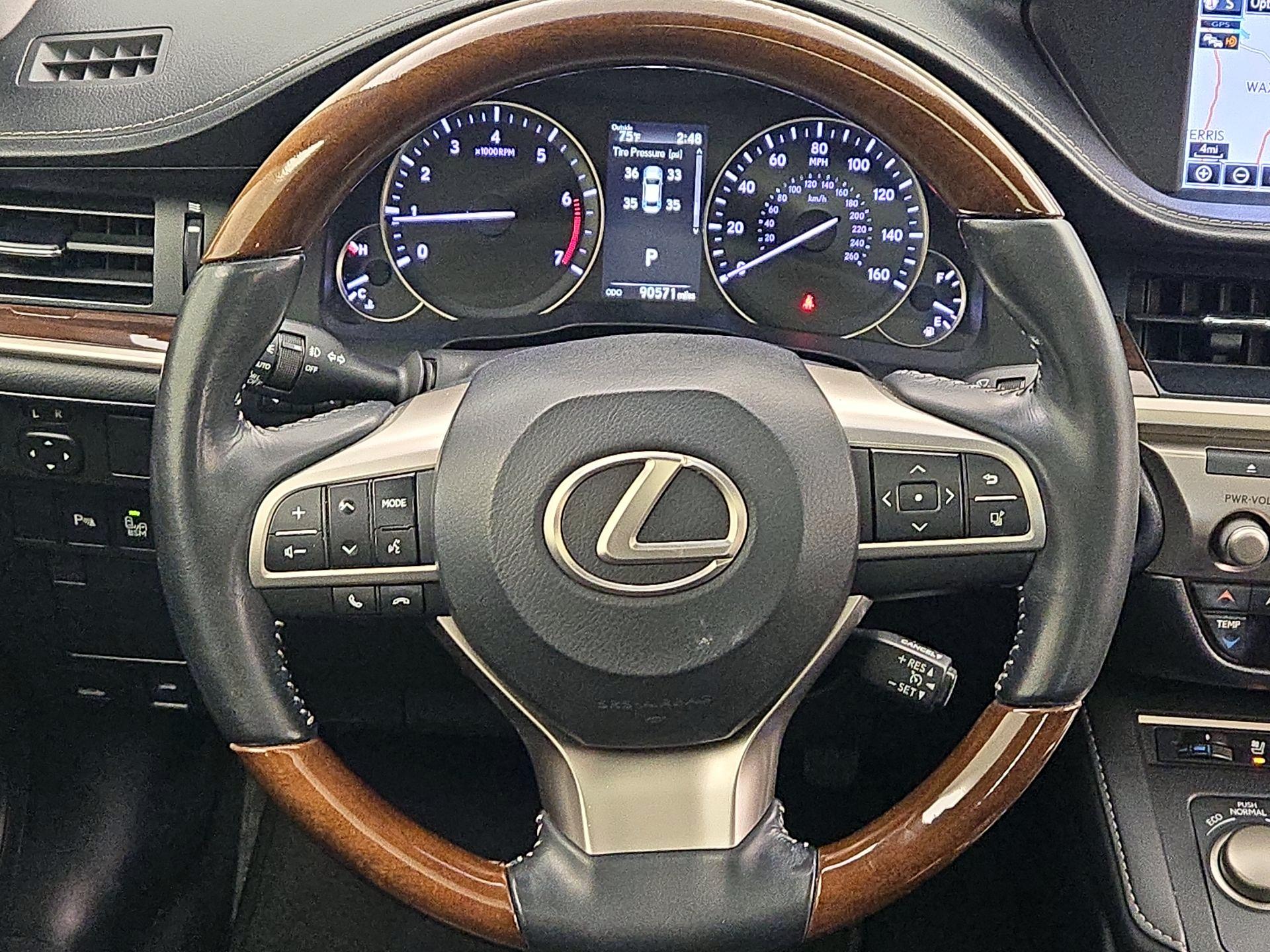 Thumbnail: 2016 Lexus ES - 10