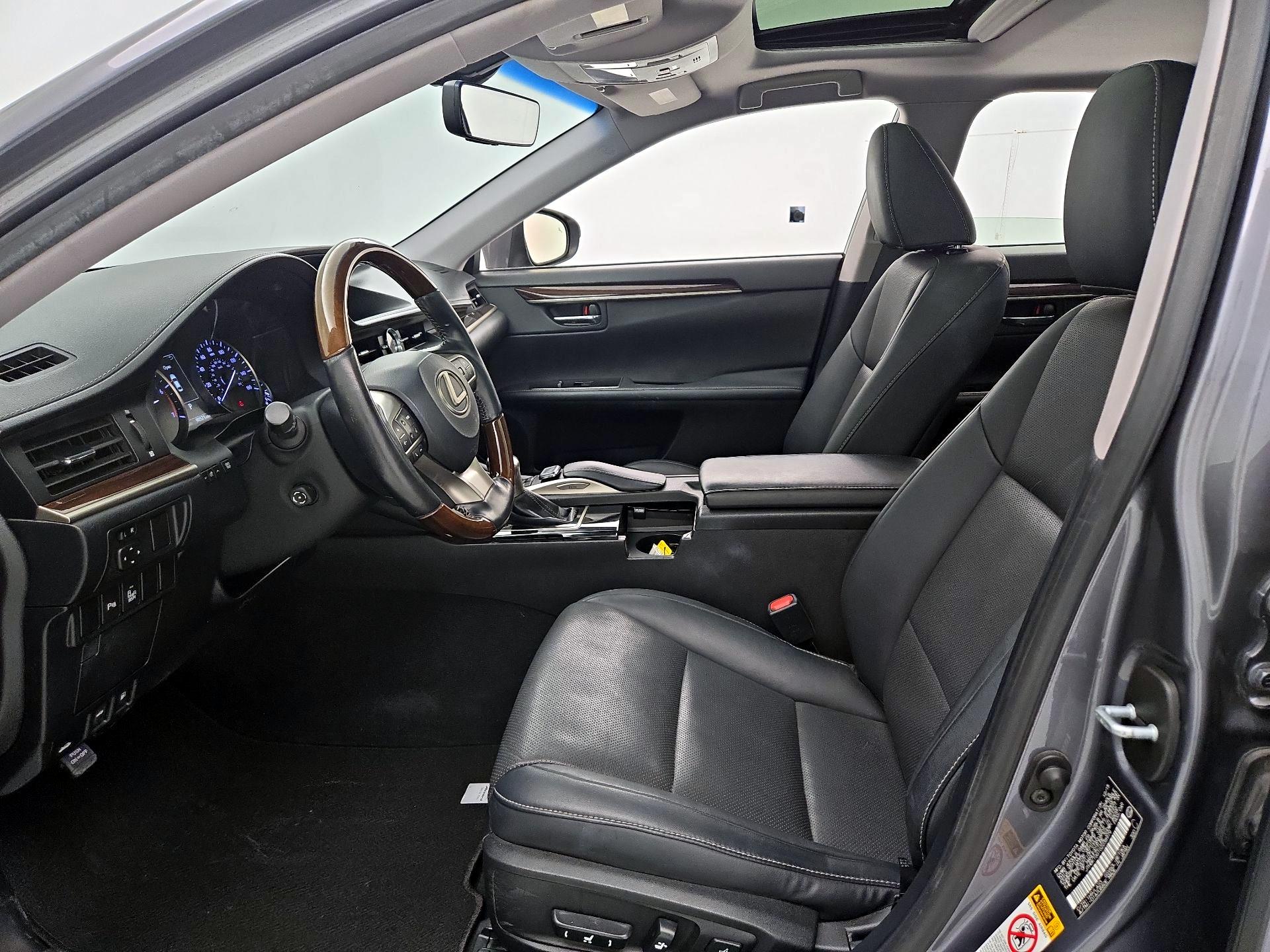 Thumbnail: 2016 Lexus ES - 11