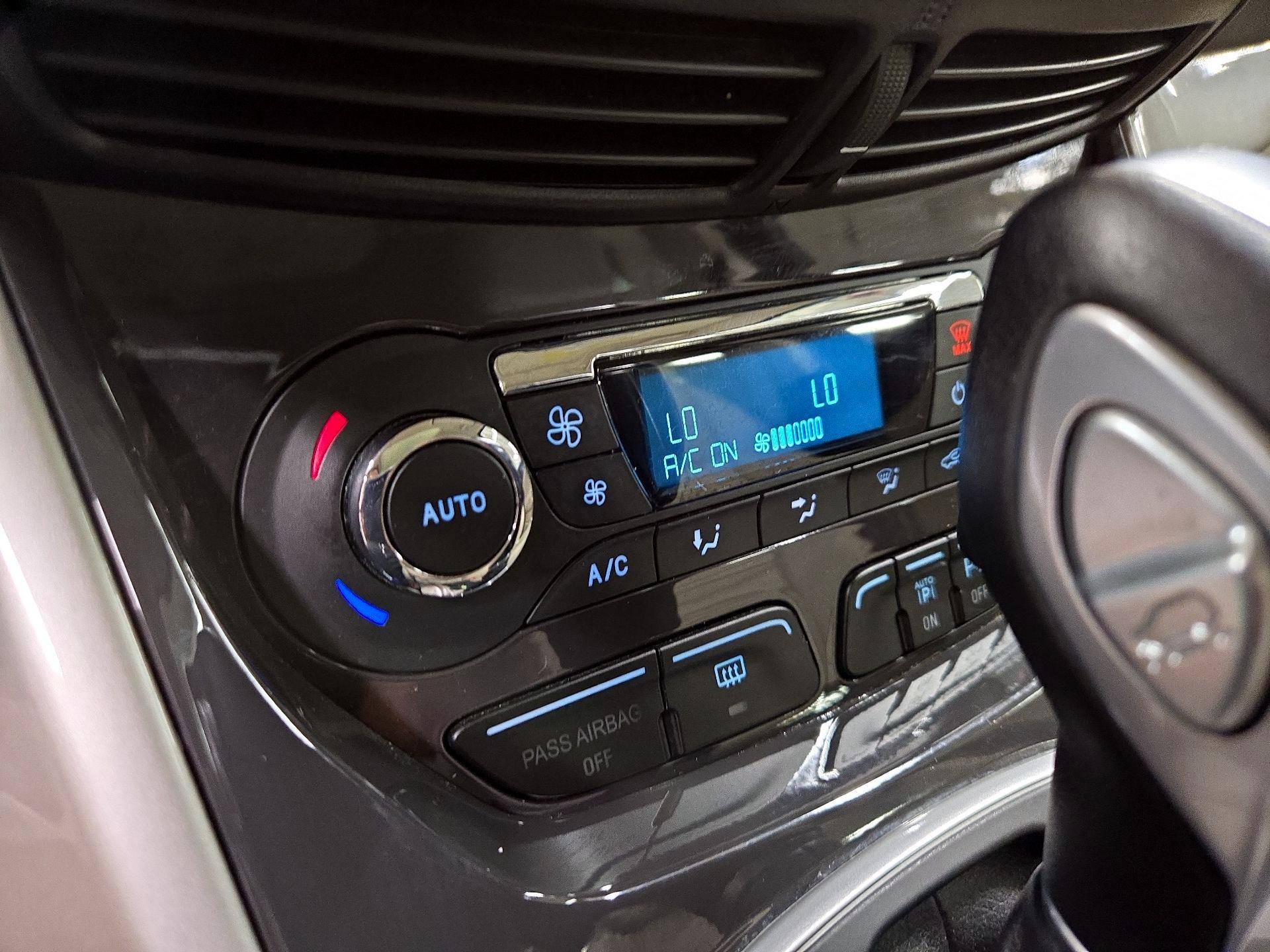 Thumbnail: 2015 Ford C-Max - 16