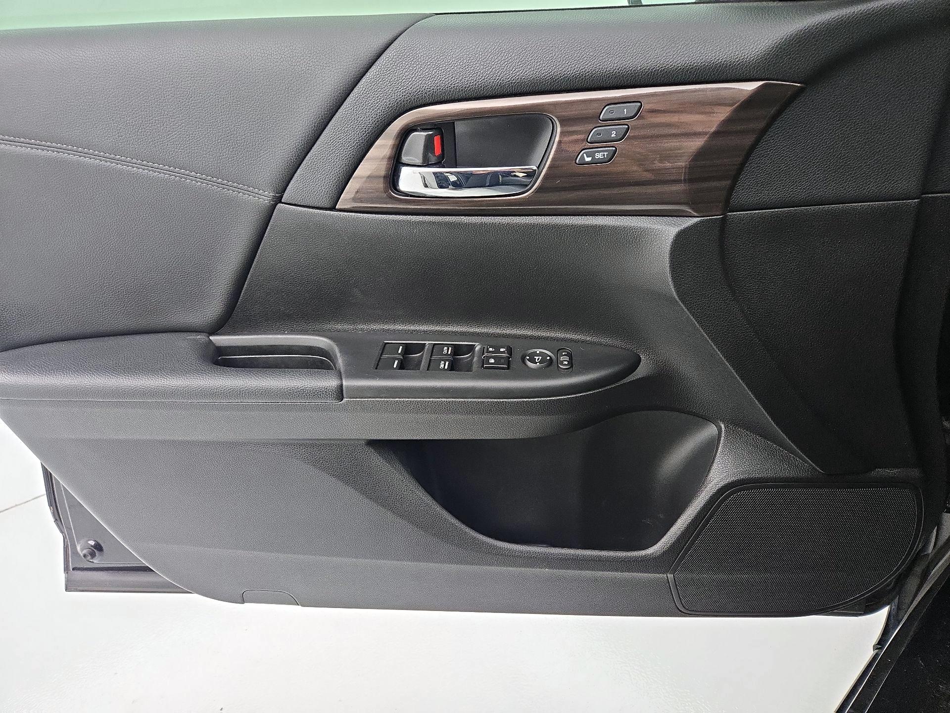 Thumbnail: 2016 Honda Accord - 12