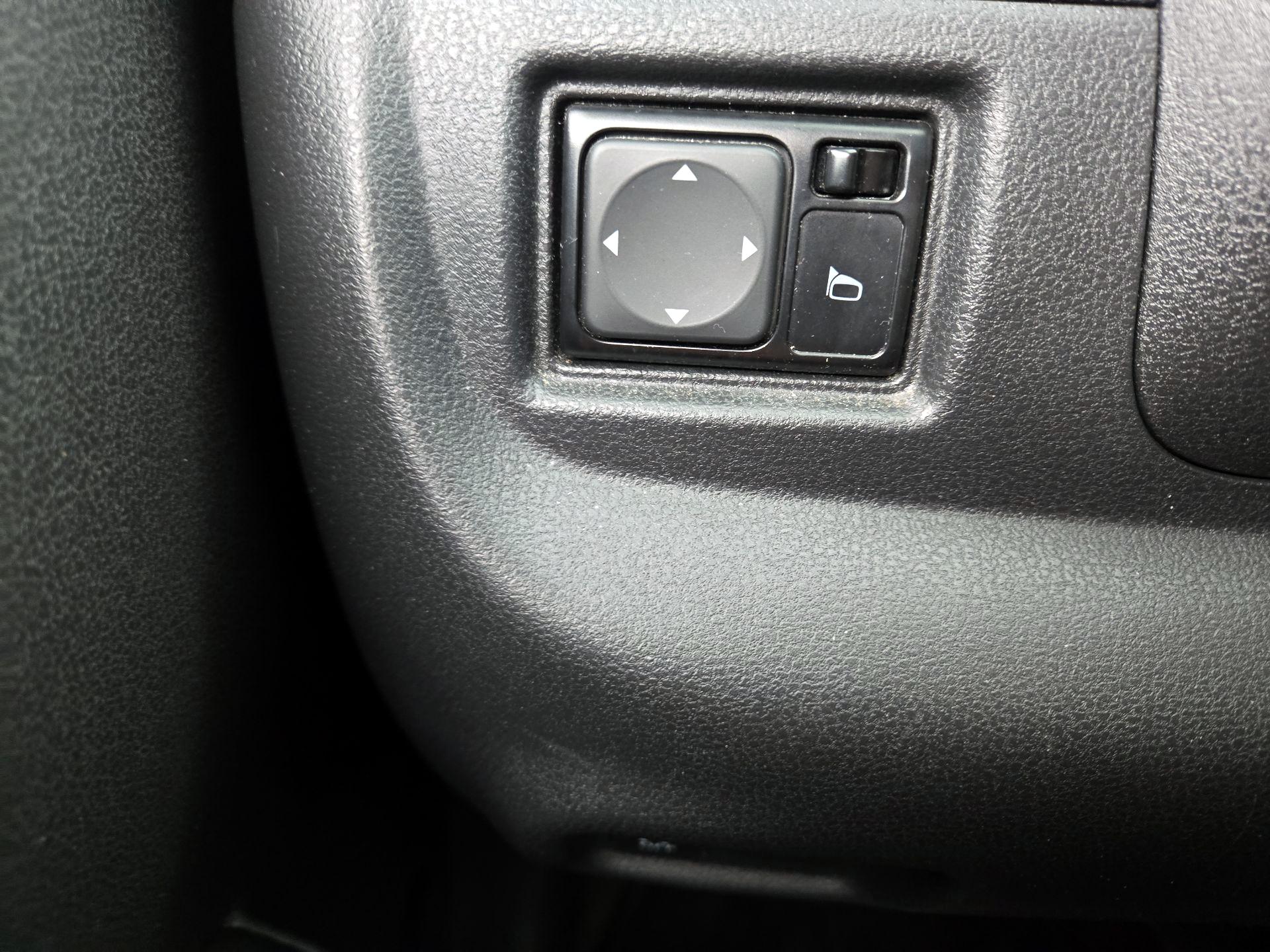 Thumbnail: 2016 Nissan Versa Note - 13