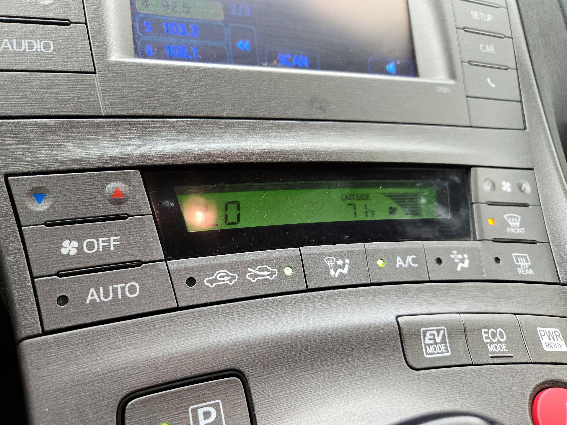 Thumbnail: 2015 Toyota Prius - 16