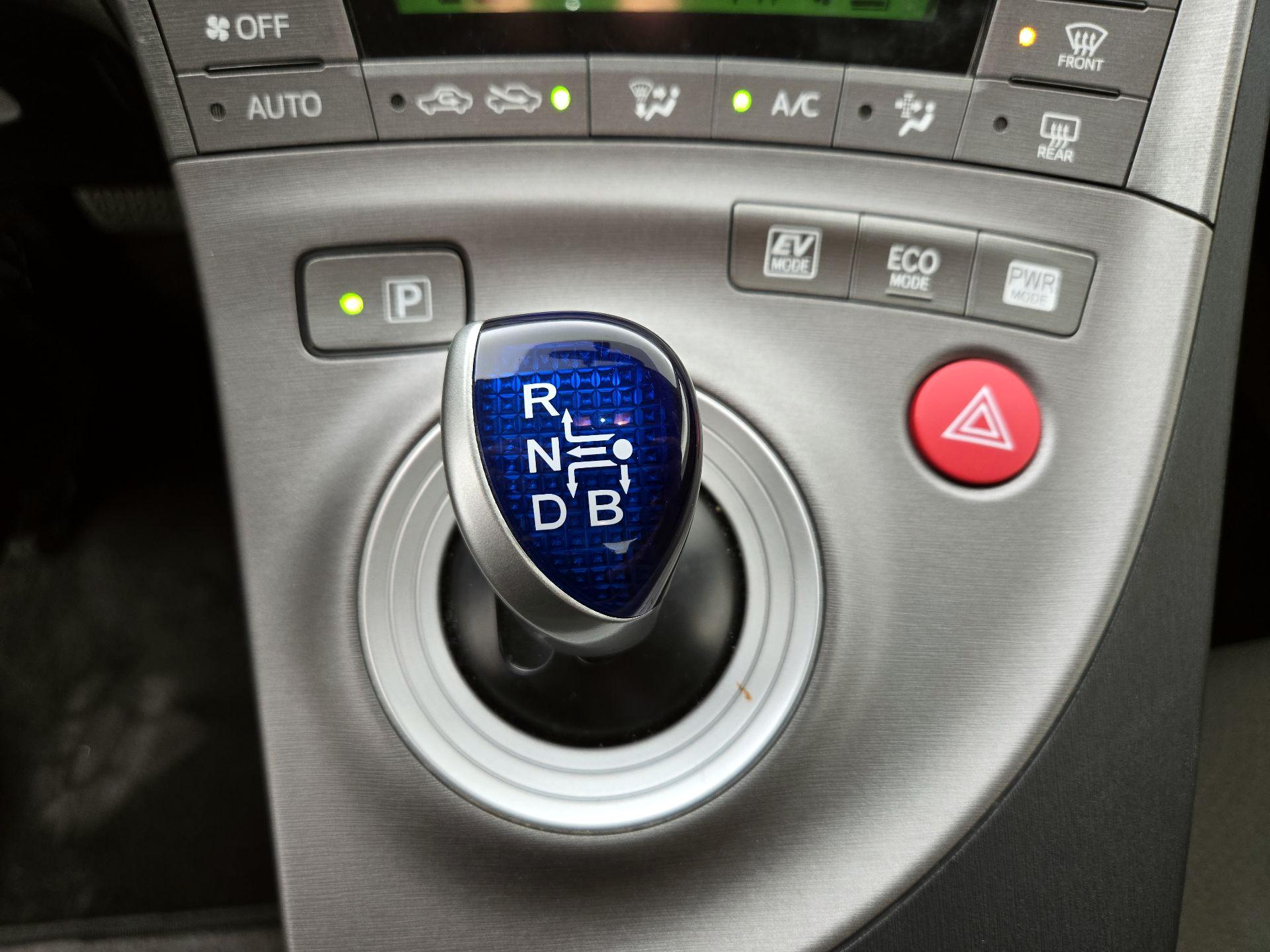 Thumbnail: 2015 Toyota Prius - 17