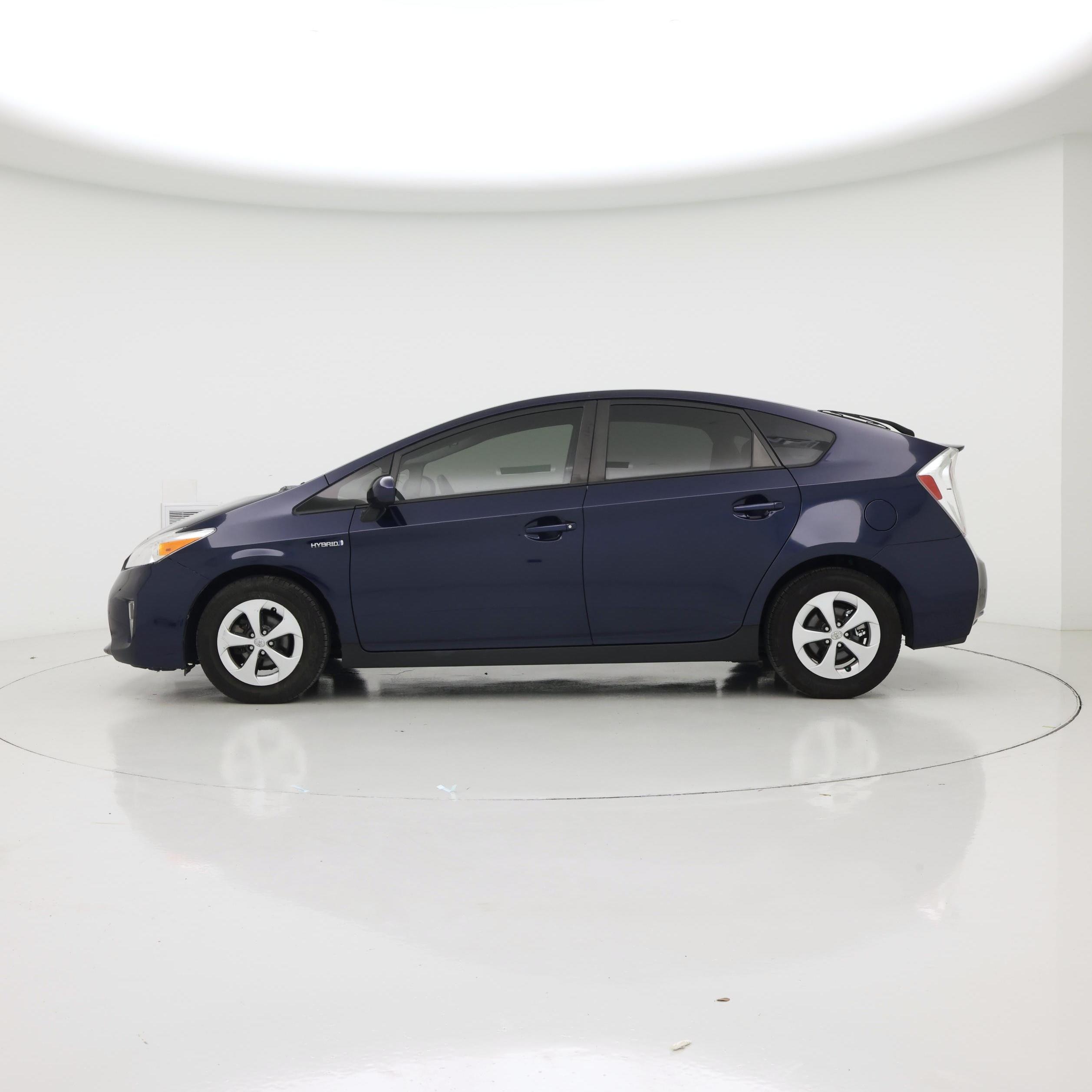 Thumbnail: 2015 Toyota Prius - 3