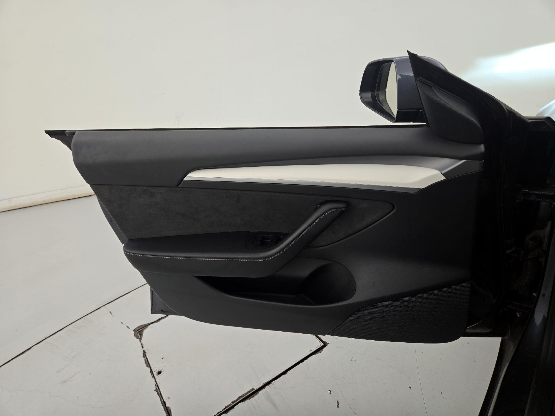 Thumbnail: 2021 Tesla Model 3 - 12