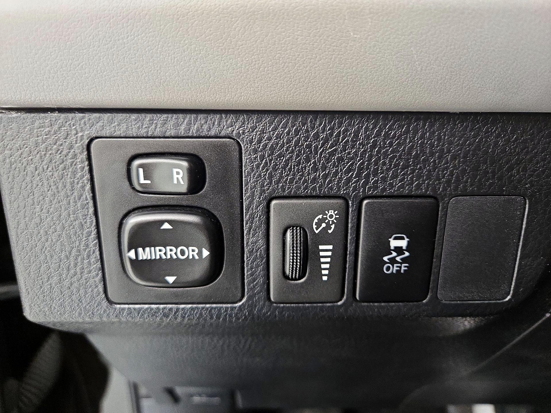 Thumbnail: 2014 Toyota RAV4 - 13