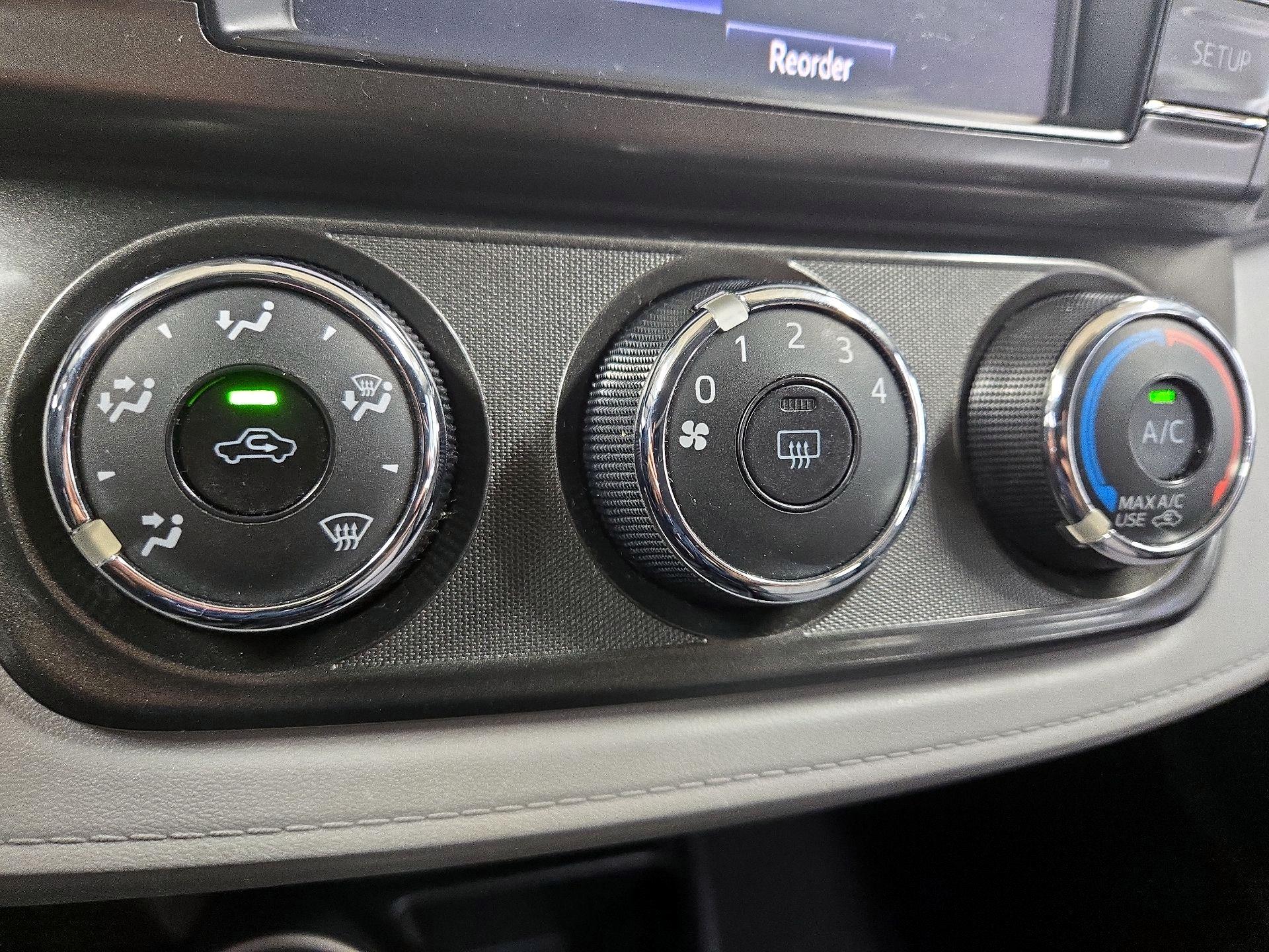 Thumbnail: 2014 Toyota RAV4 - 16