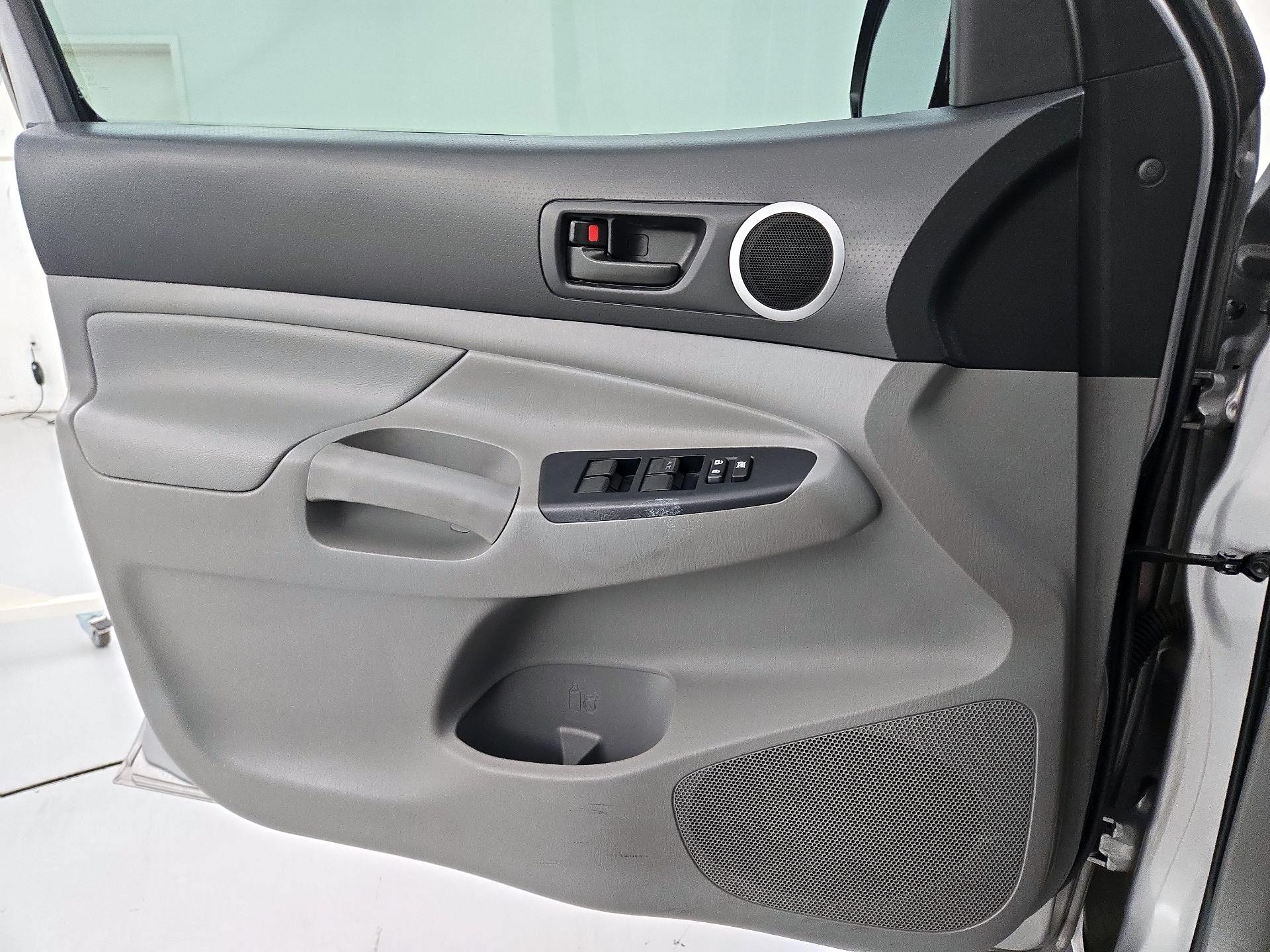 Thumbnail: 2015 Toyota Tacoma - 12