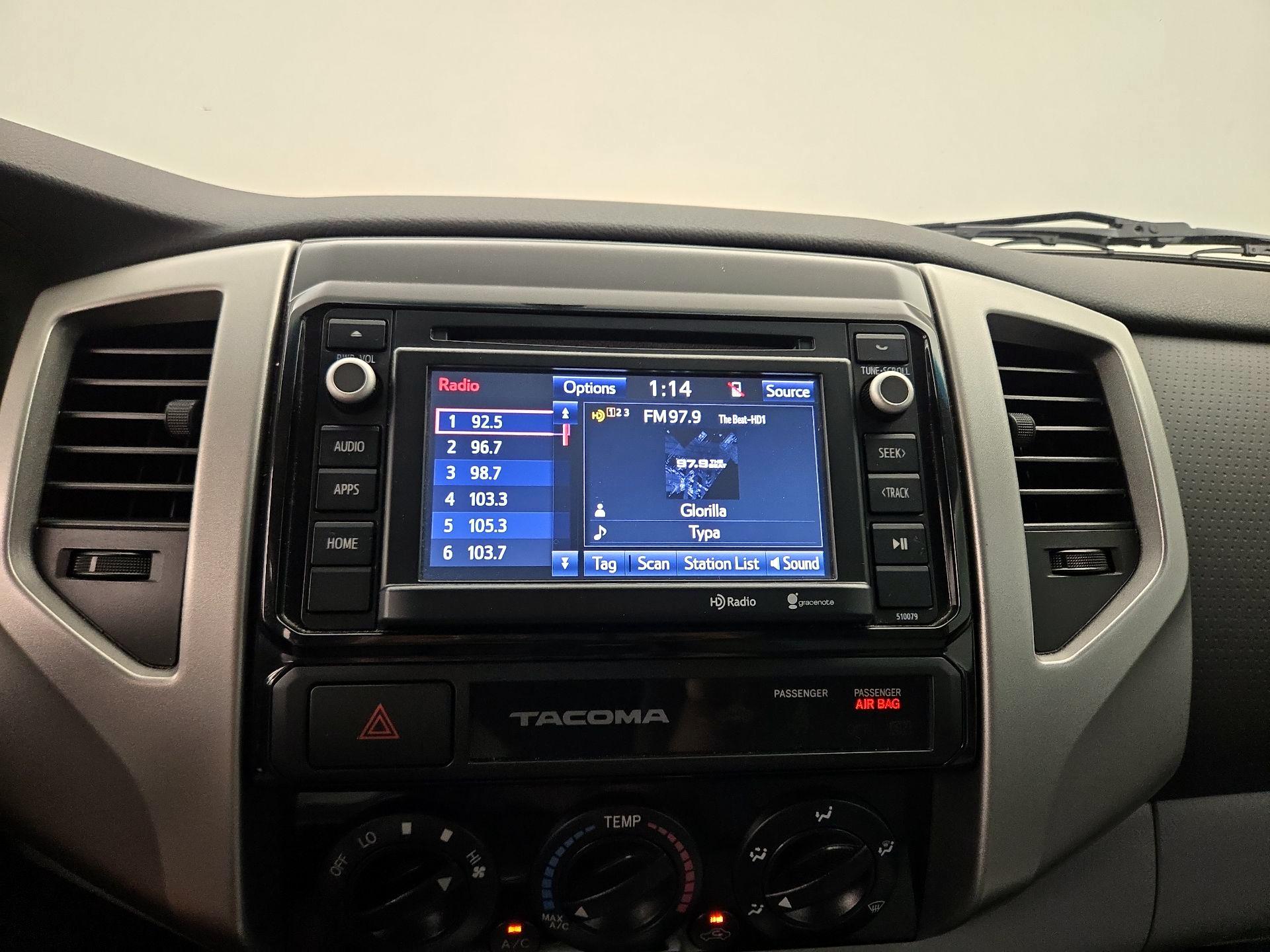 Thumbnail: 2015 Toyota Tacoma - 15