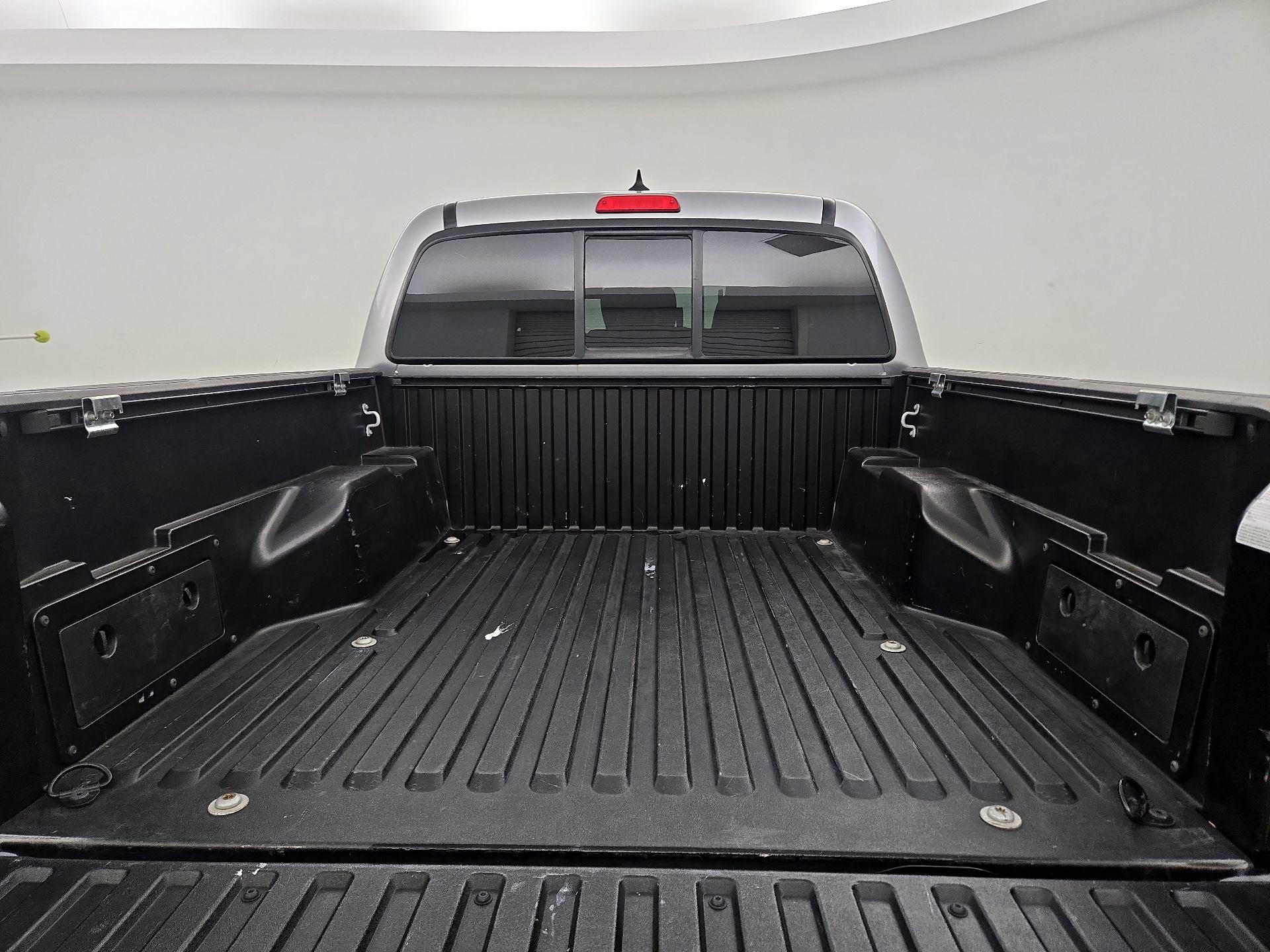 Thumbnail: 2015 Toyota Tacoma - 20
