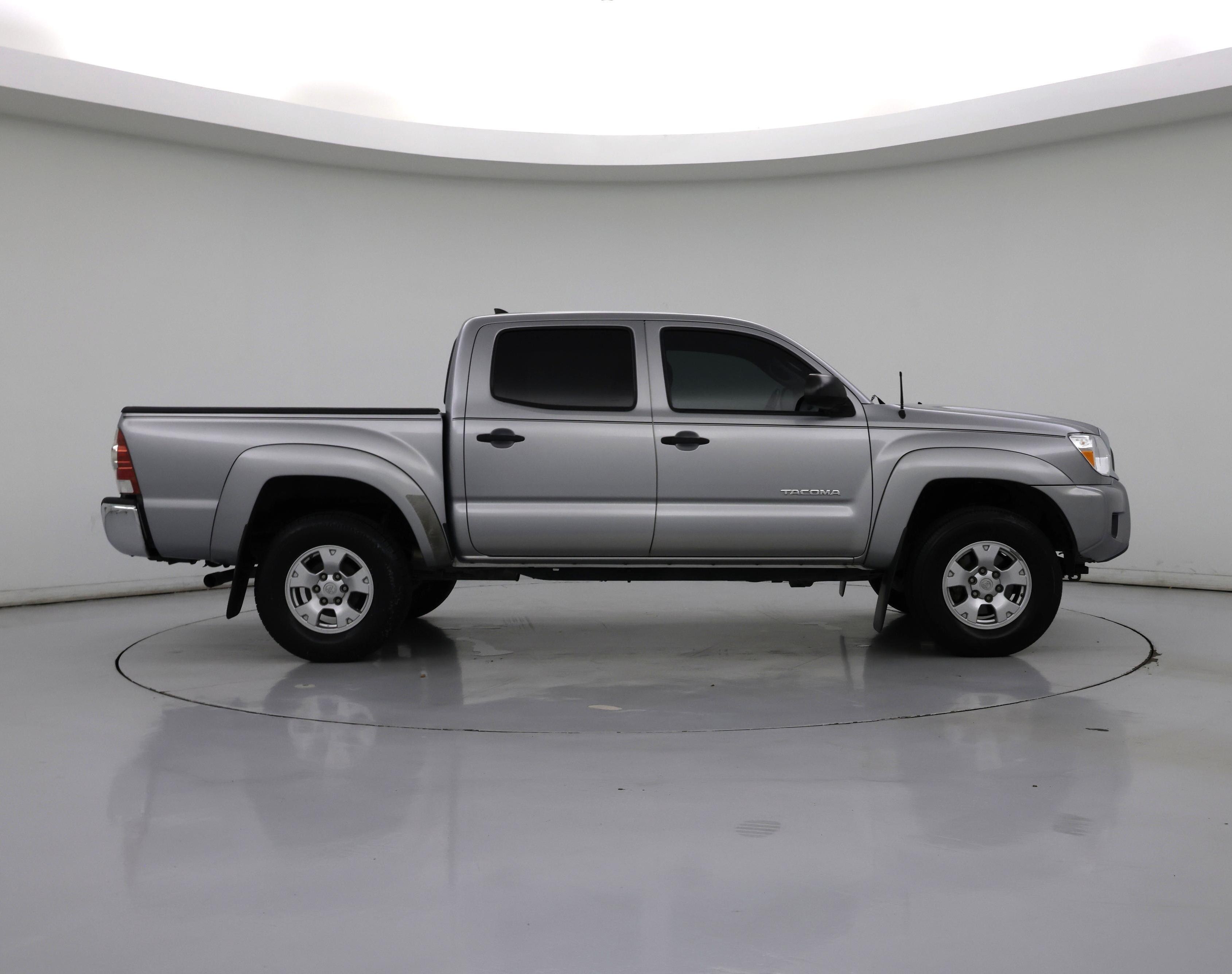 Thumbnail: 2015 Toyota Tacoma - 7