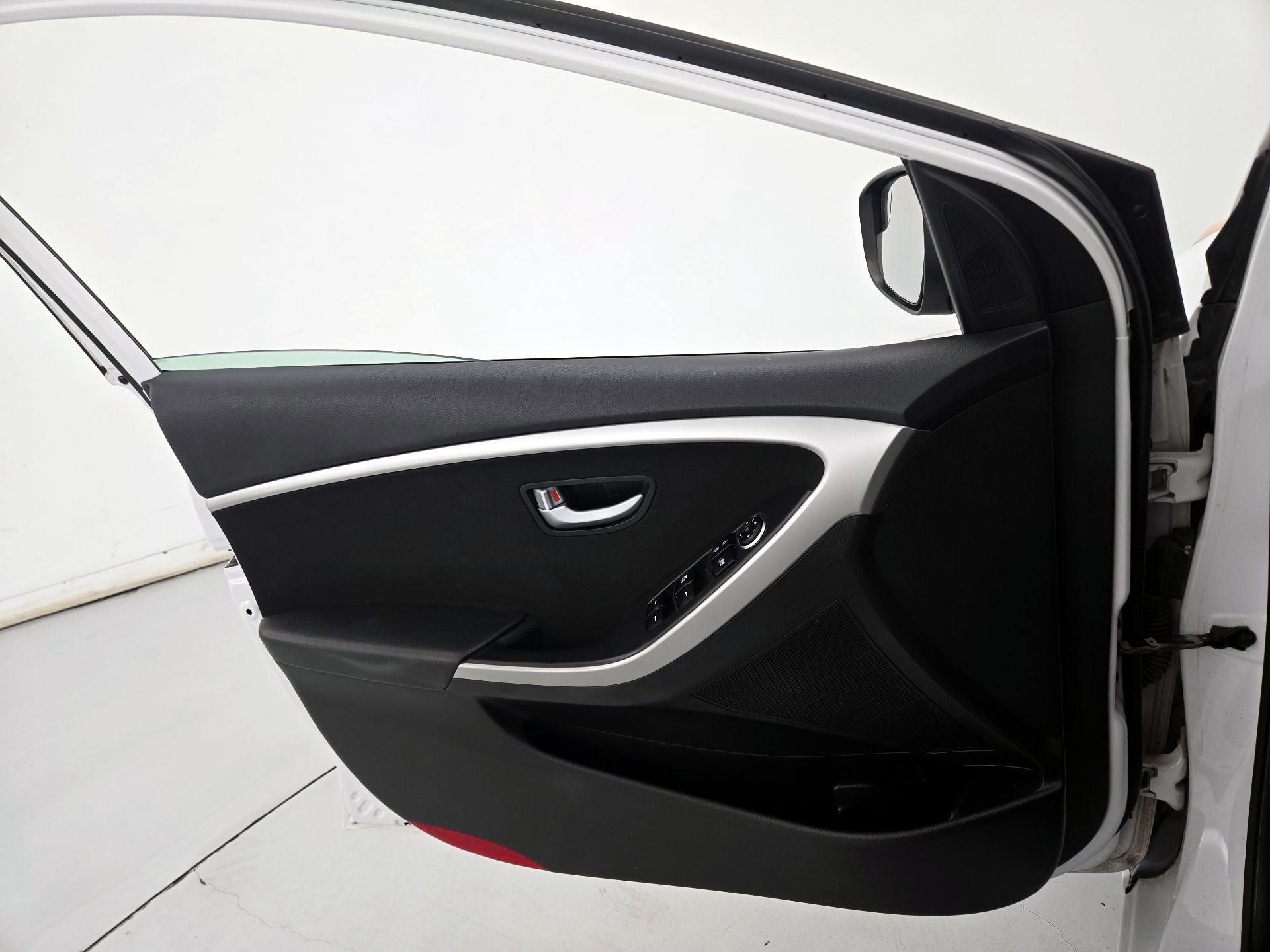 Thumbnail: 2014 Hyundai Elantra - 12