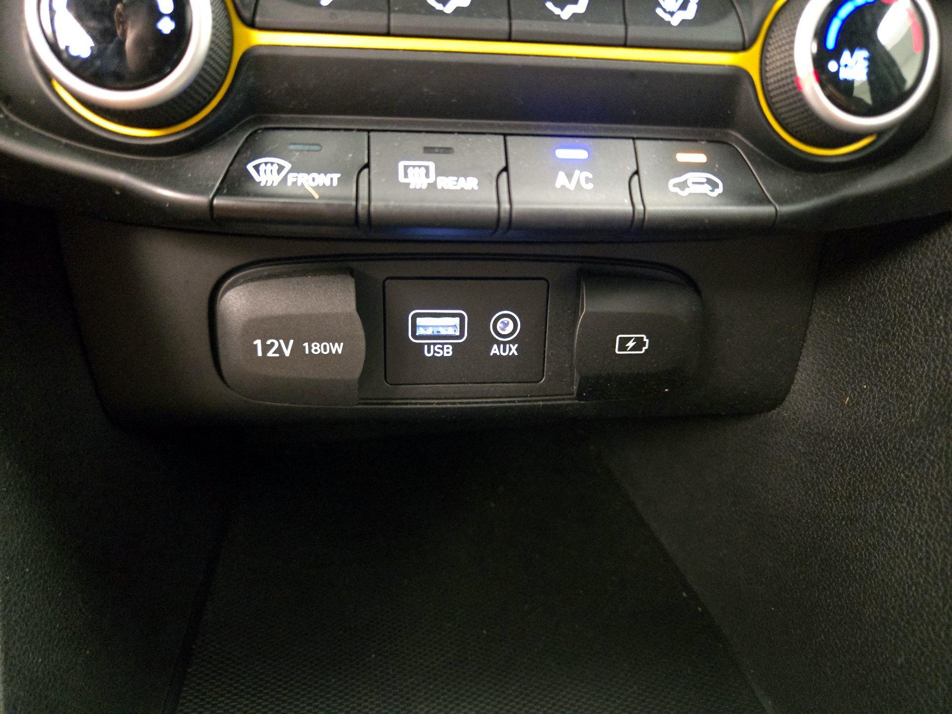 Thumbnail: 2020 Hyundai Veloster - 17