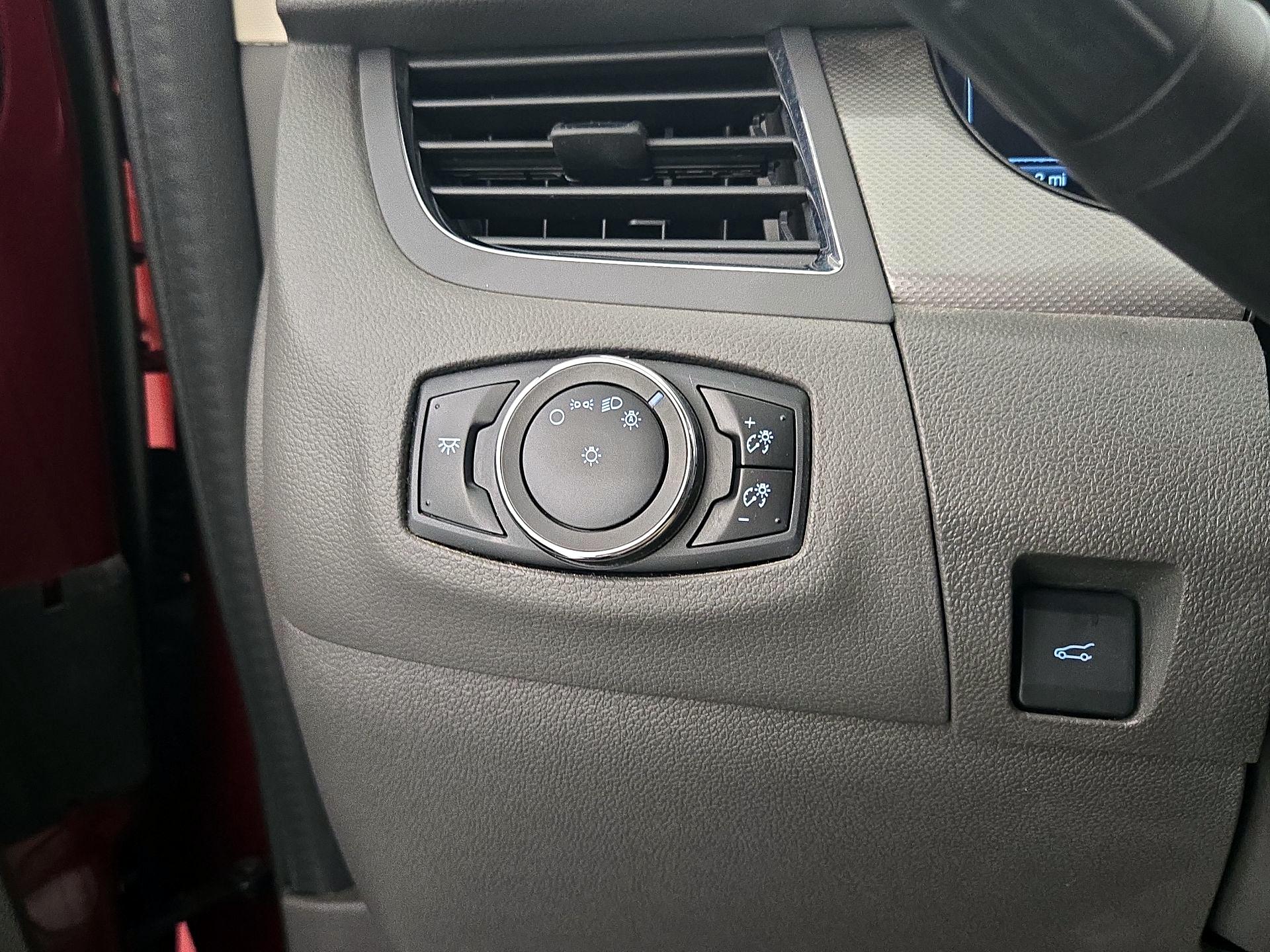 Thumbnail: 2014 Ford Edge - 13