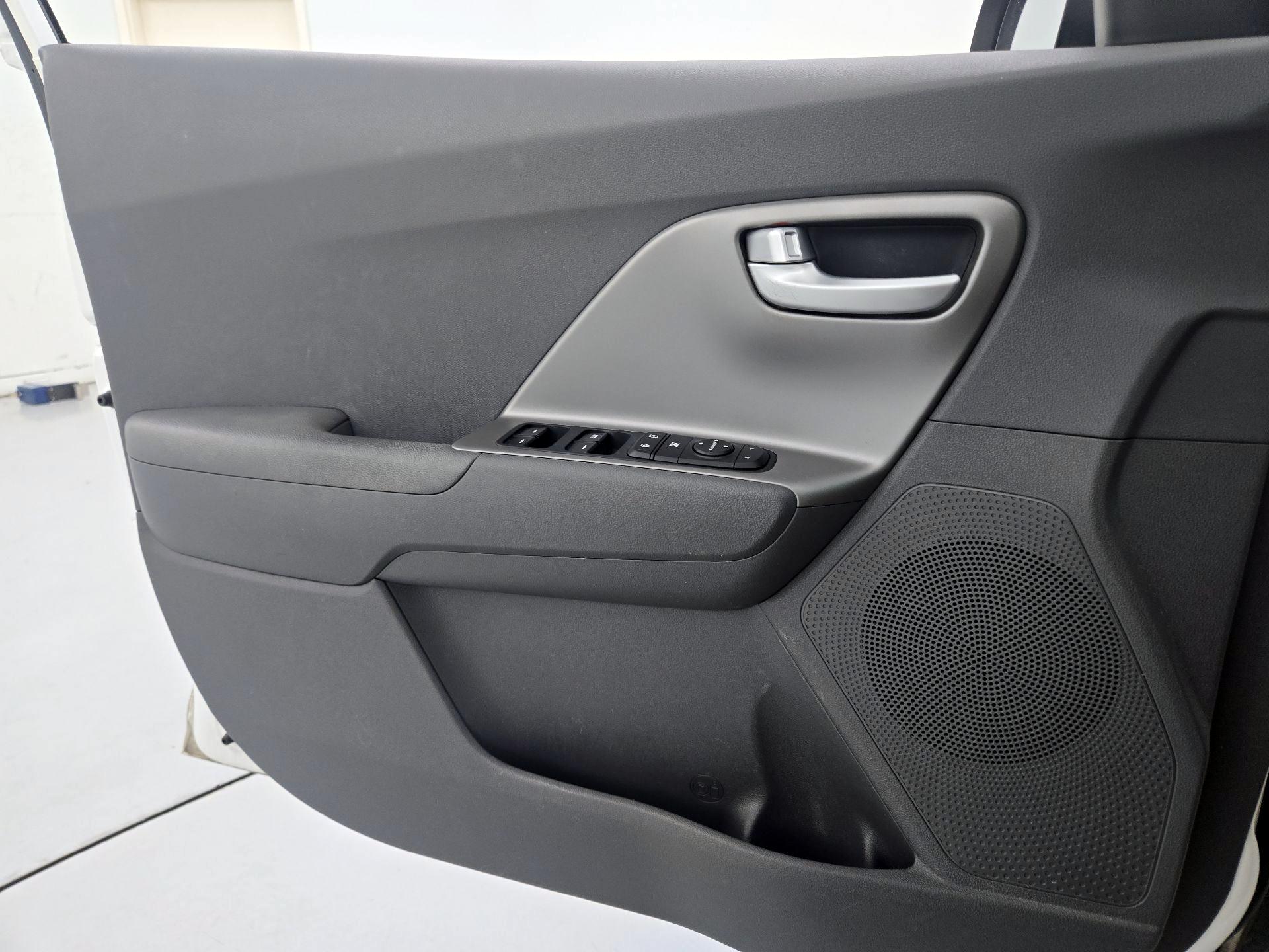 Thumbnail: 2019 Kia Niro - 12