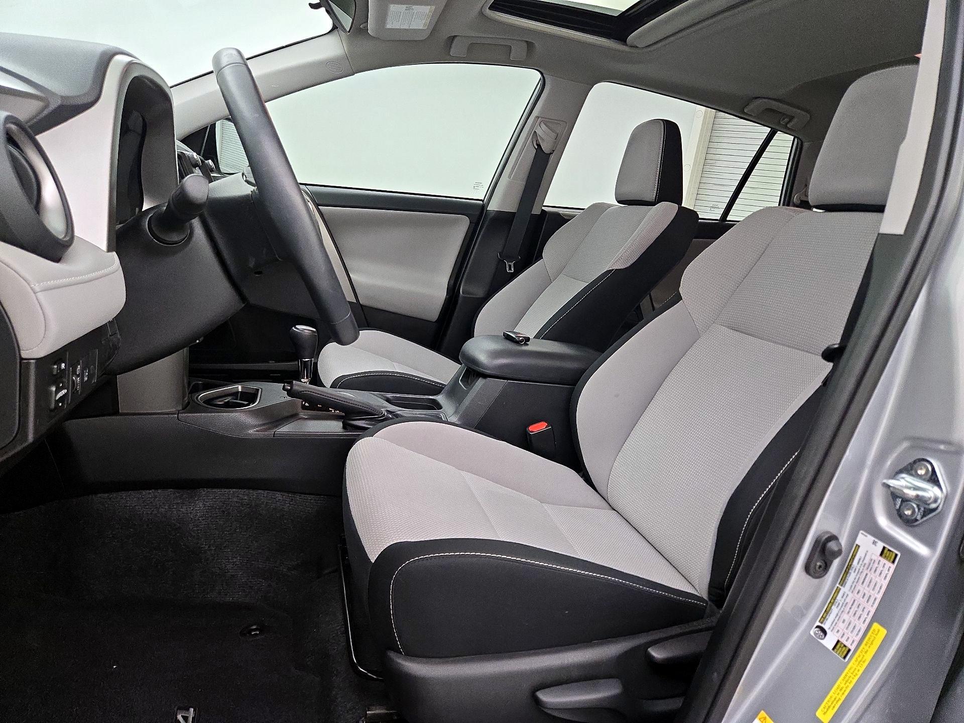 Thumbnail: 2016 Toyota RAV4 - 11