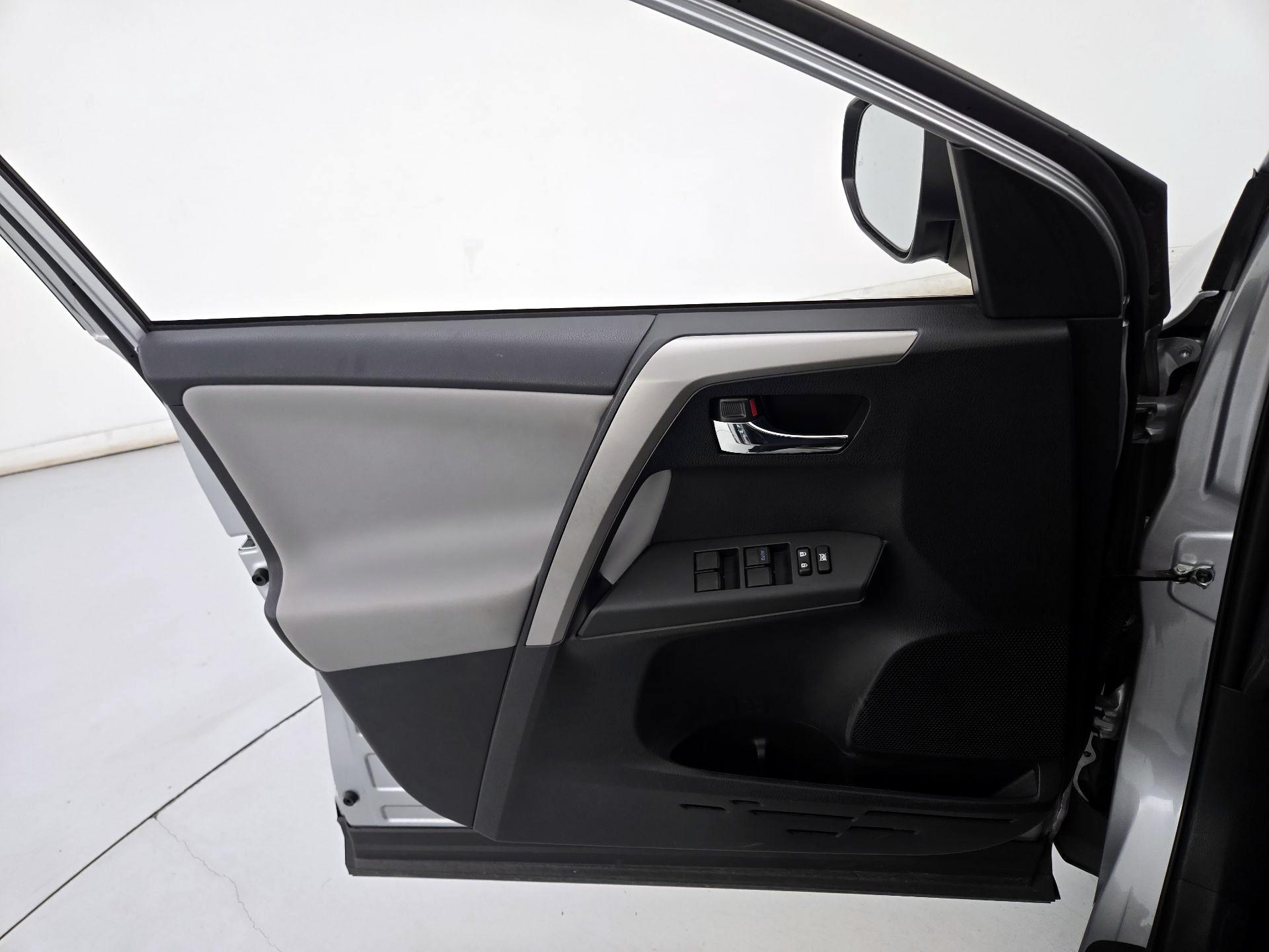 Thumbnail: 2016 Toyota RAV4 - 12