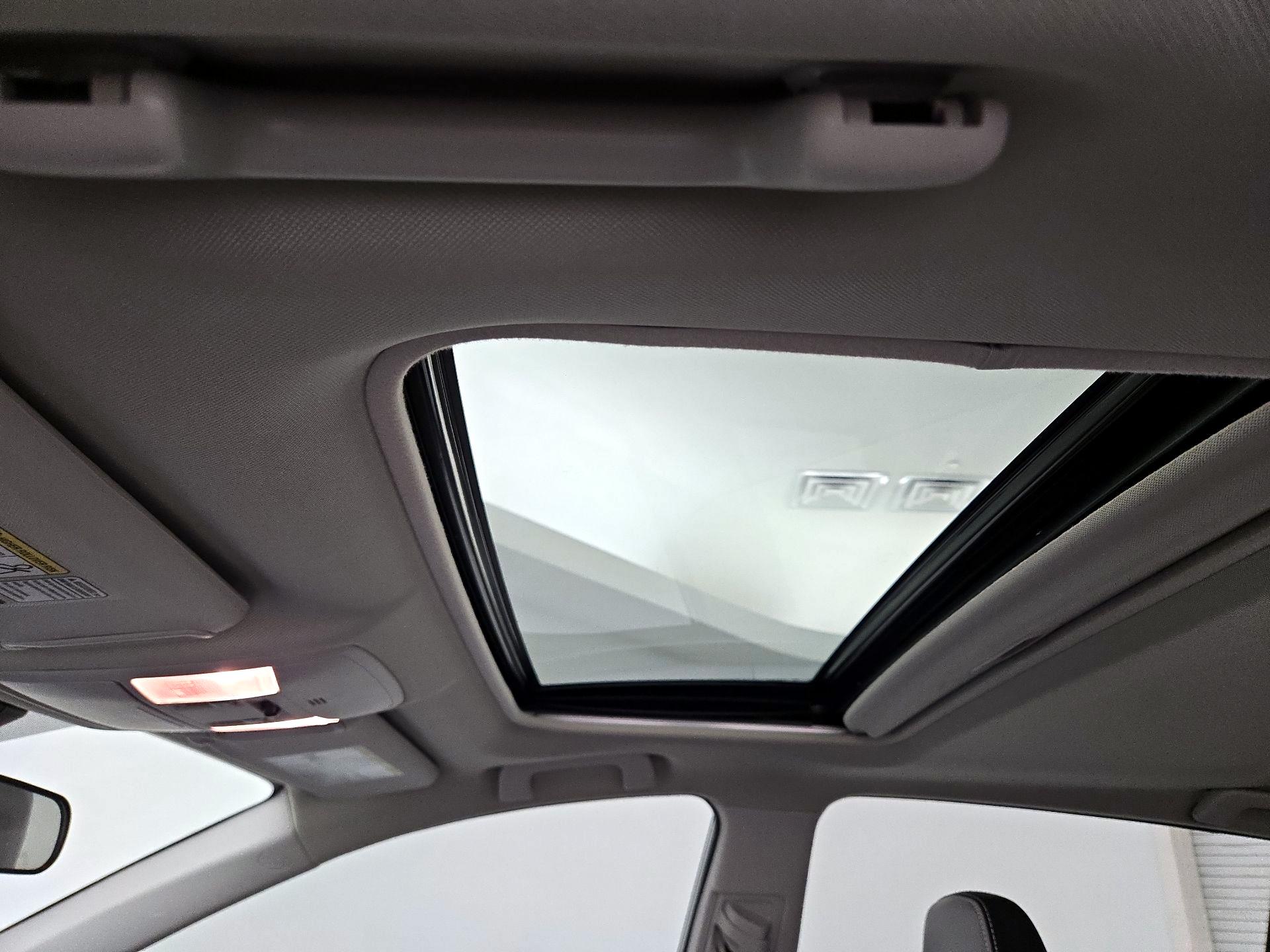 Thumbnail: 2016 Toyota RAV4 - 20