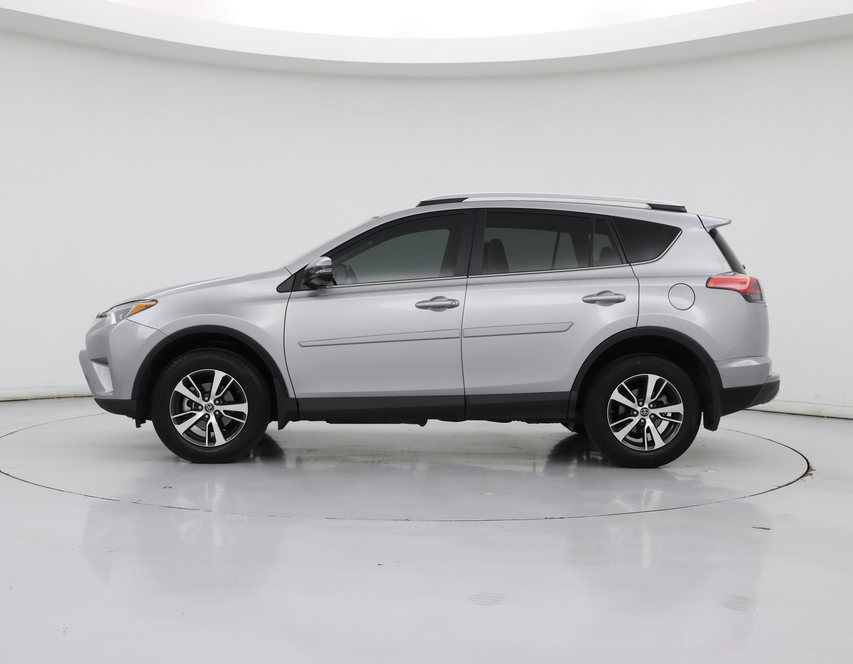 Thumbnail: 2016 Toyota RAV4 - 3