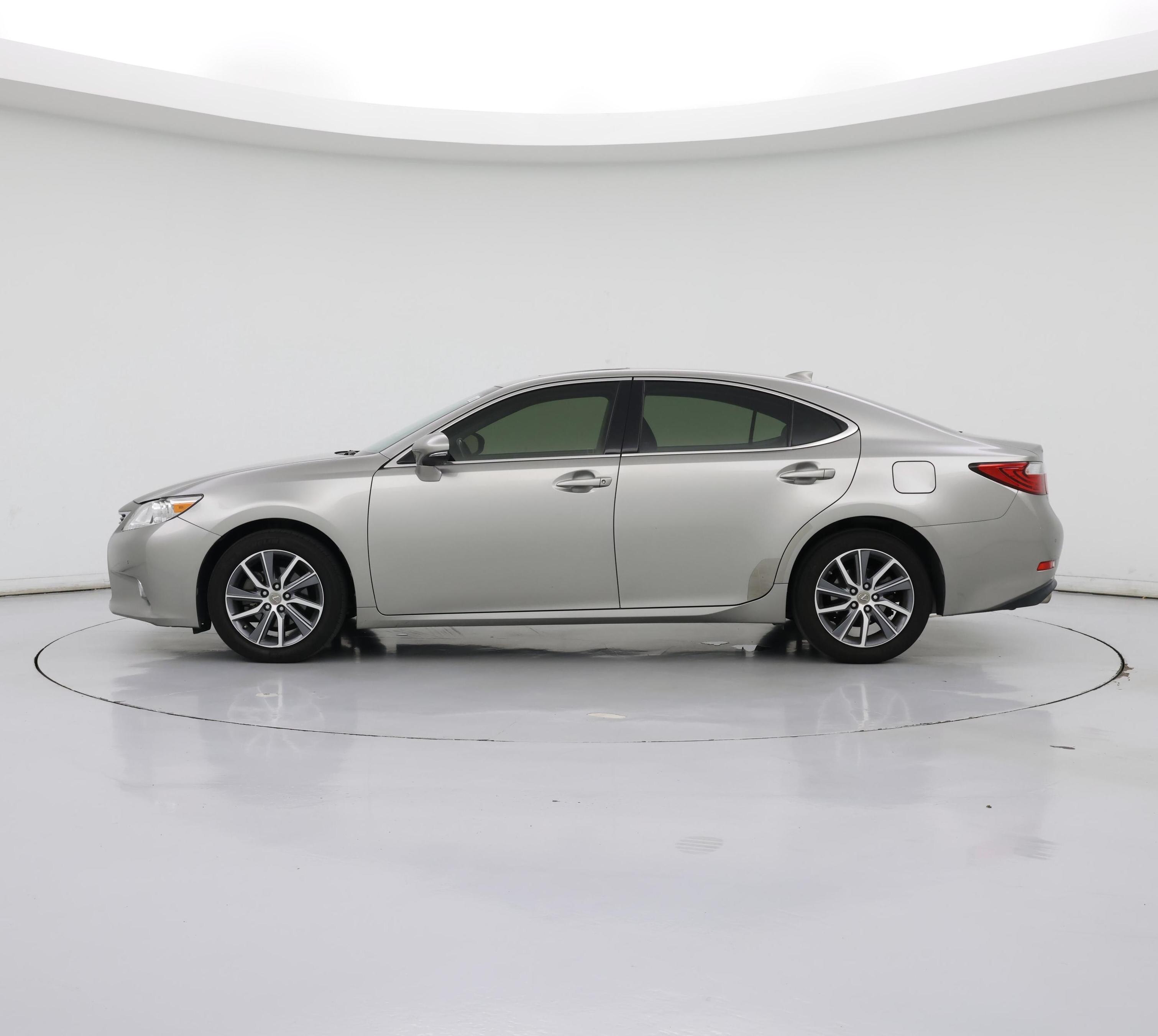 Thumbnail: 2015 Lexus ES - 3