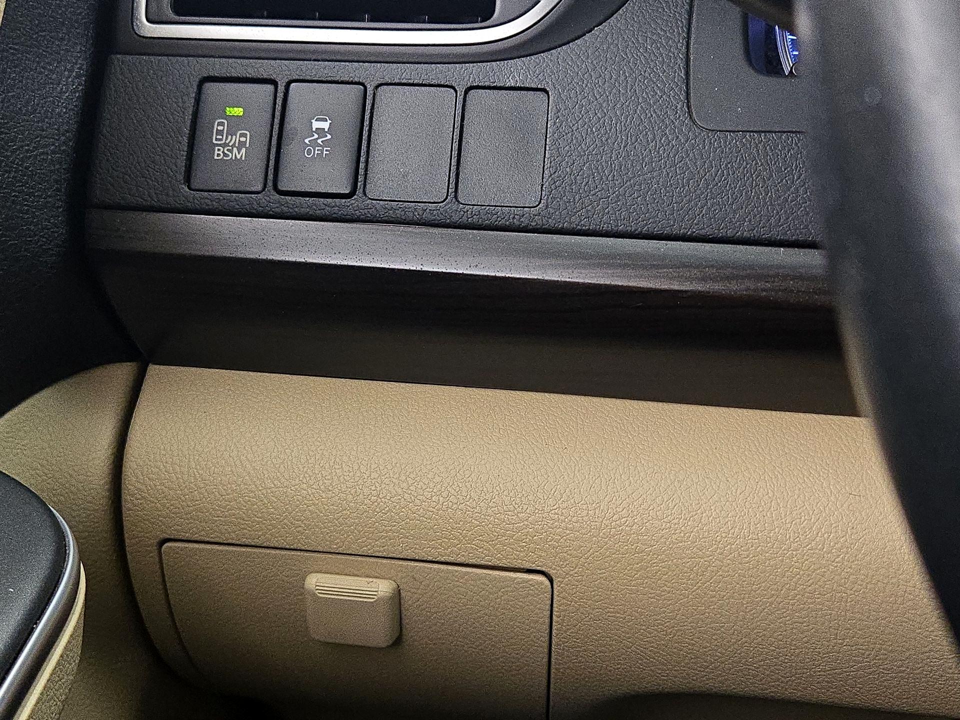 Thumbnail: 2015 Toyota Camry - 13