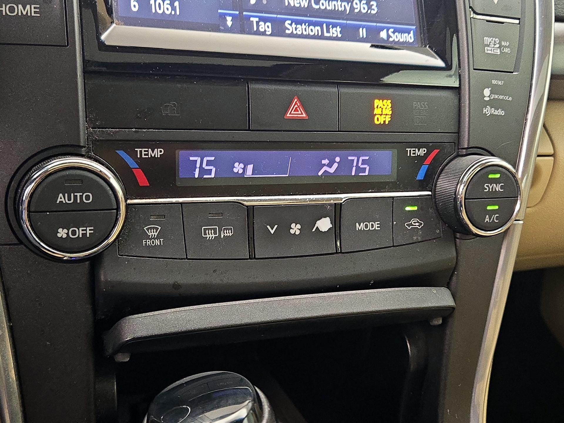 Thumbnail: 2015 Toyota Camry - 16