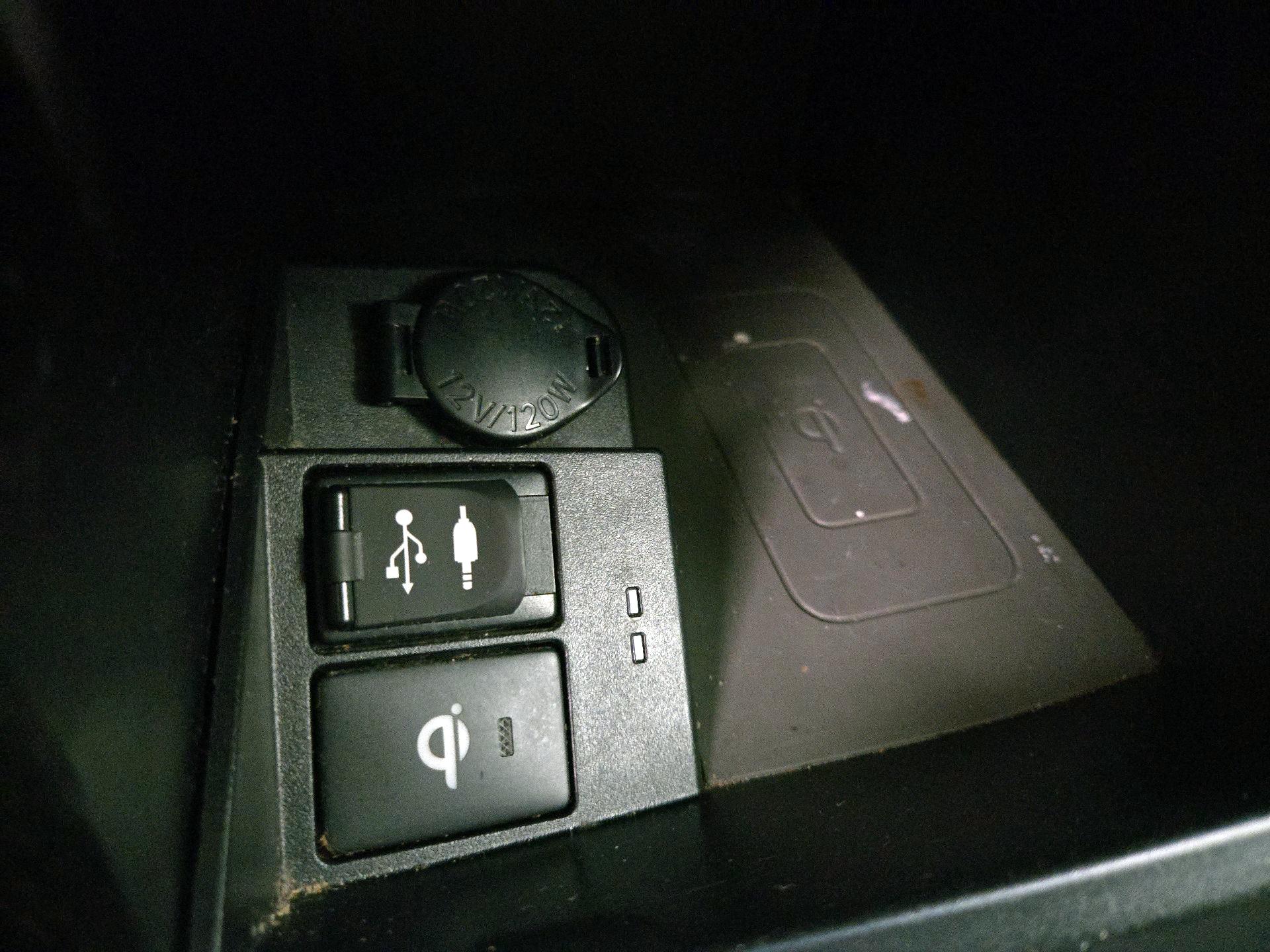 Thumbnail: 2015 Toyota Camry - 18