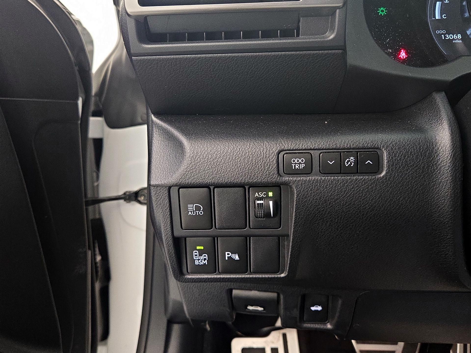 Thumbnail: 2021 Lexus RC - 13