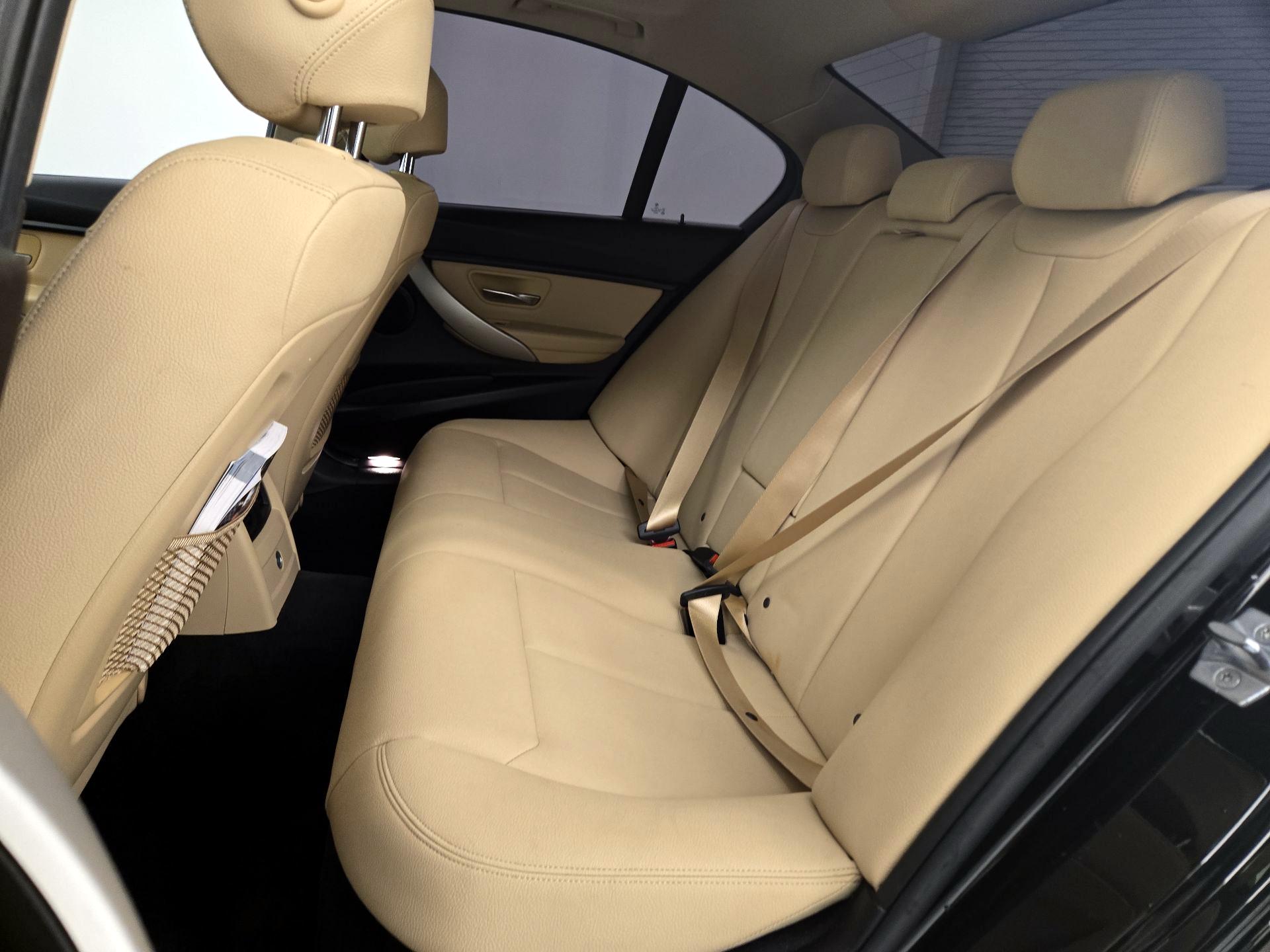 Thumbnail: 2018 BMW 3 Series - 20