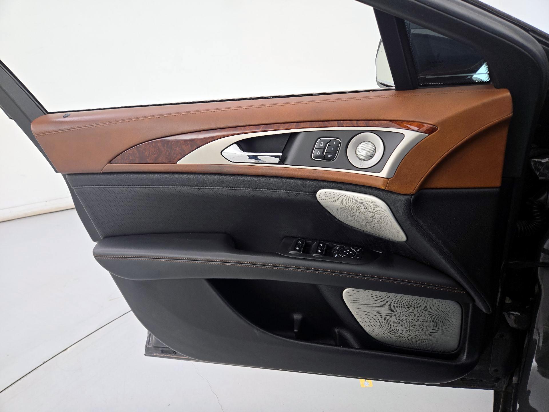 Thumbnail: 2017 Lincoln MKZ - 12