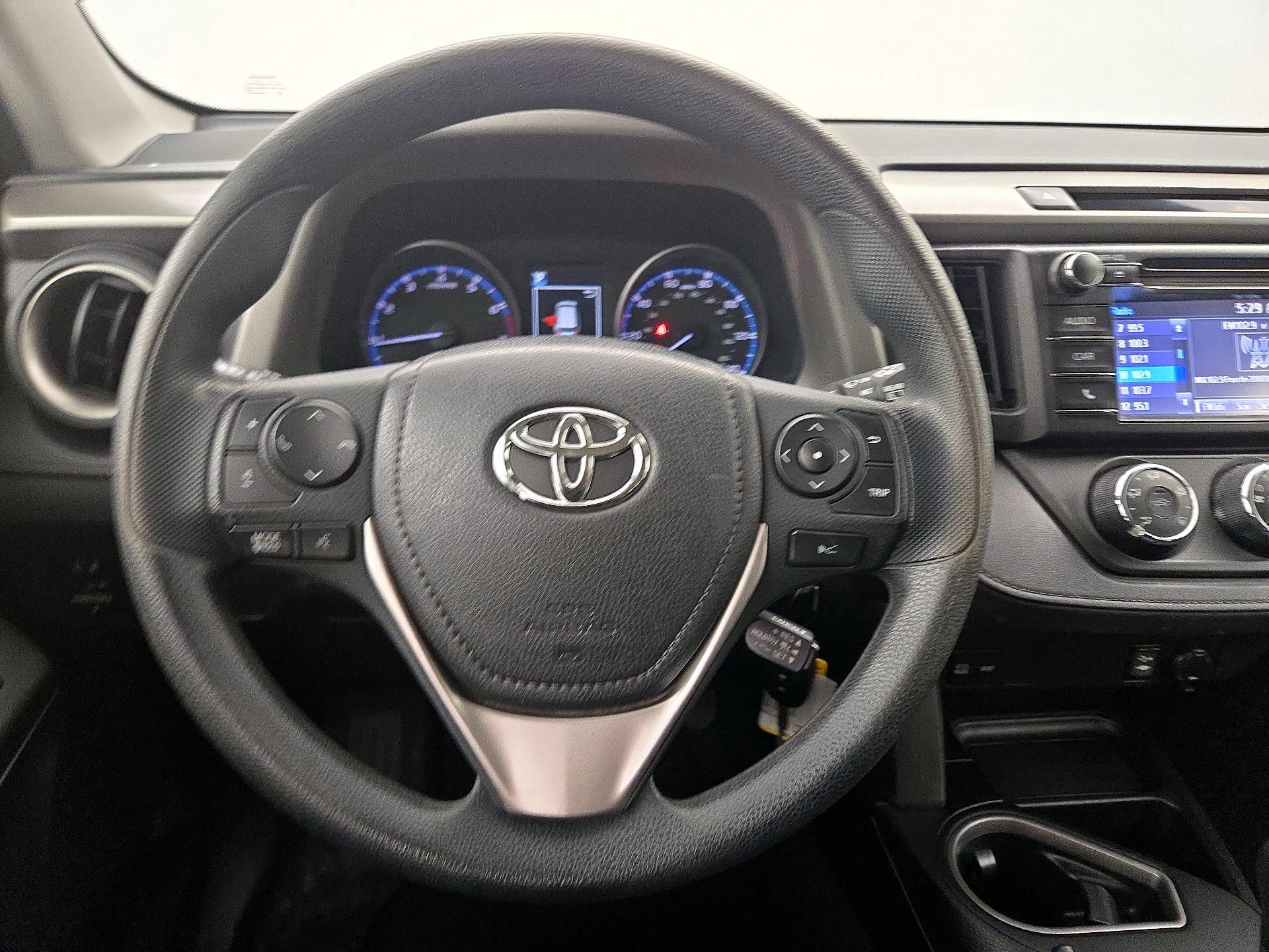 Thumbnail: 2017 Toyota RAV4 - 10