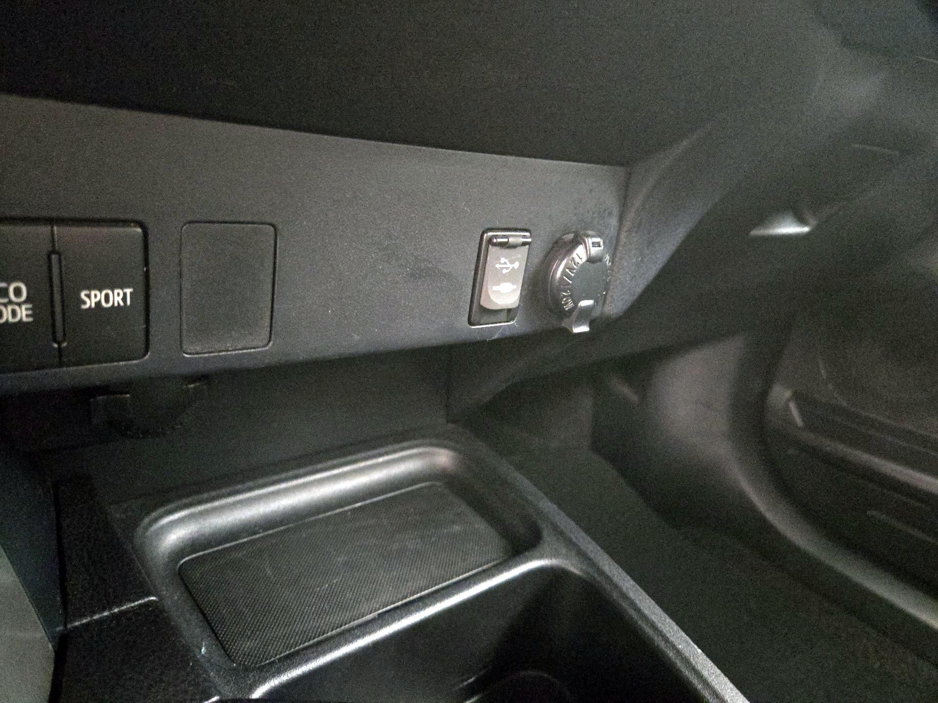 Thumbnail: 2017 Toyota RAV4 - 18